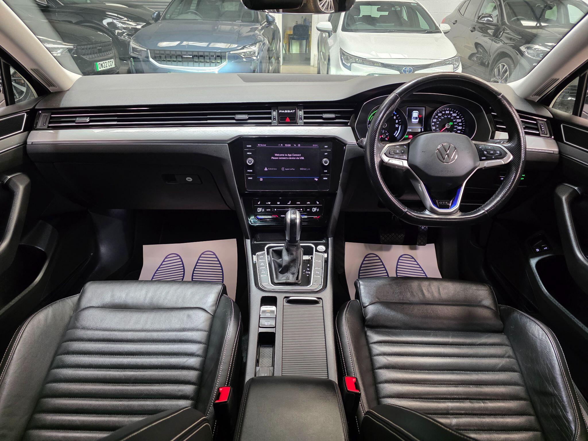 Volkswagen Passat view 5