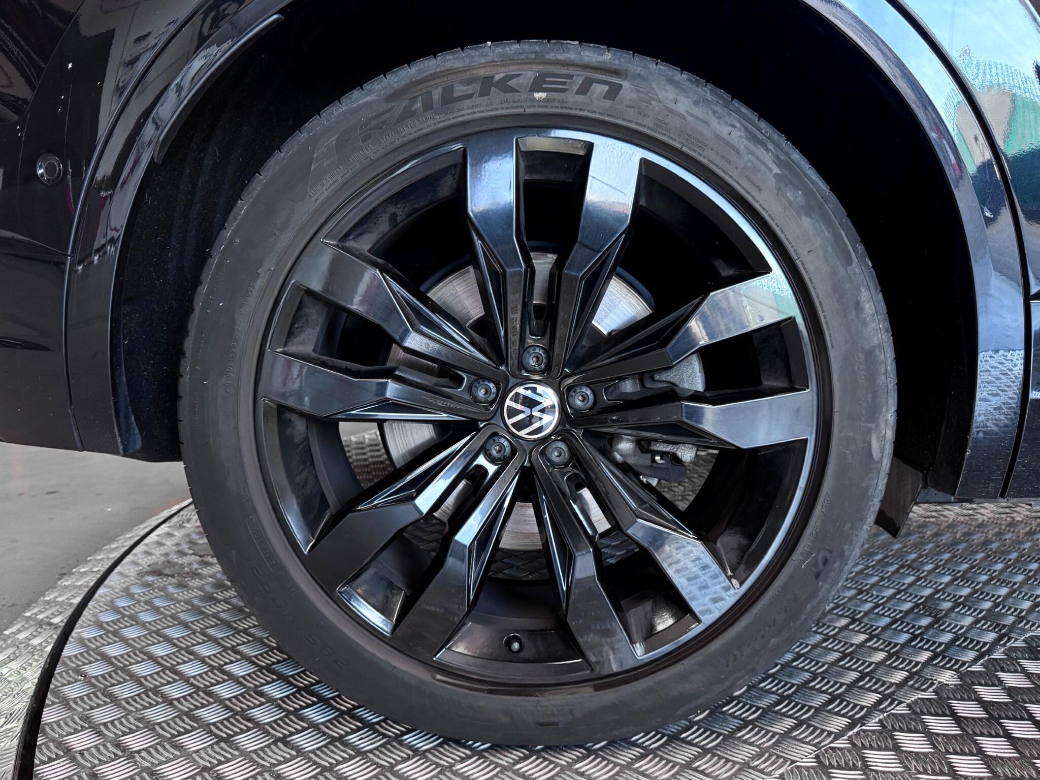 Volkswagen Touareg view 70