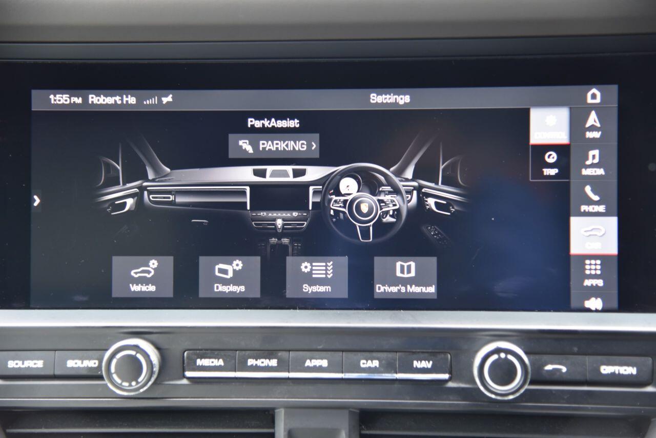Porsche Macan view 43