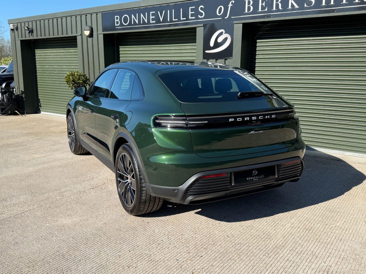 Porsche Macan view 17