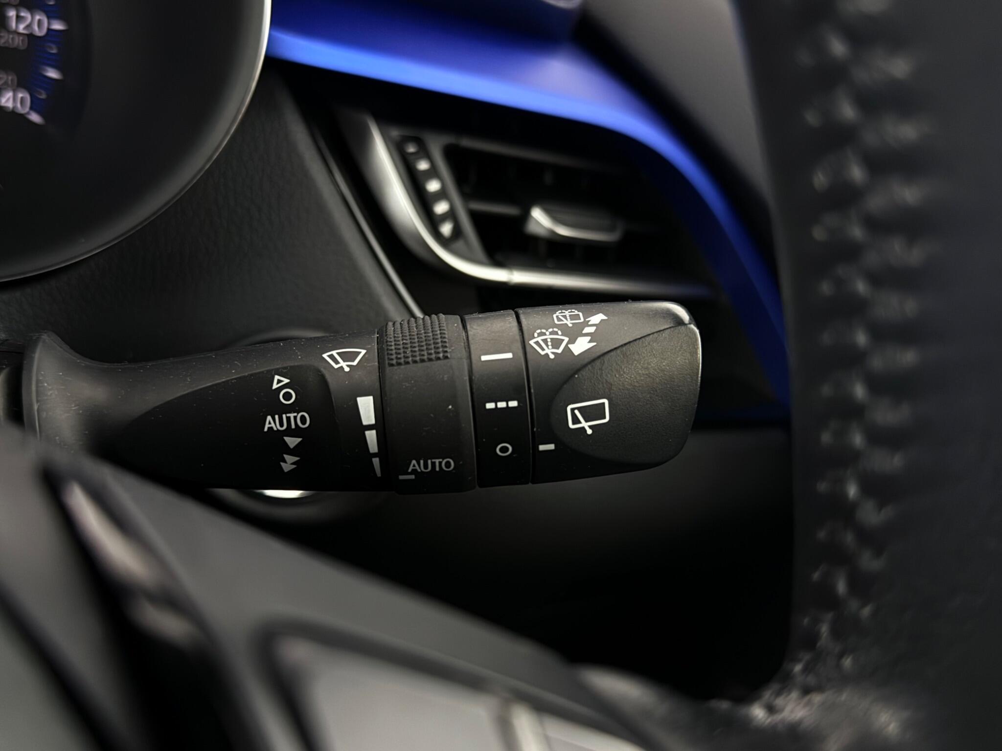Toyota C-HR view 18