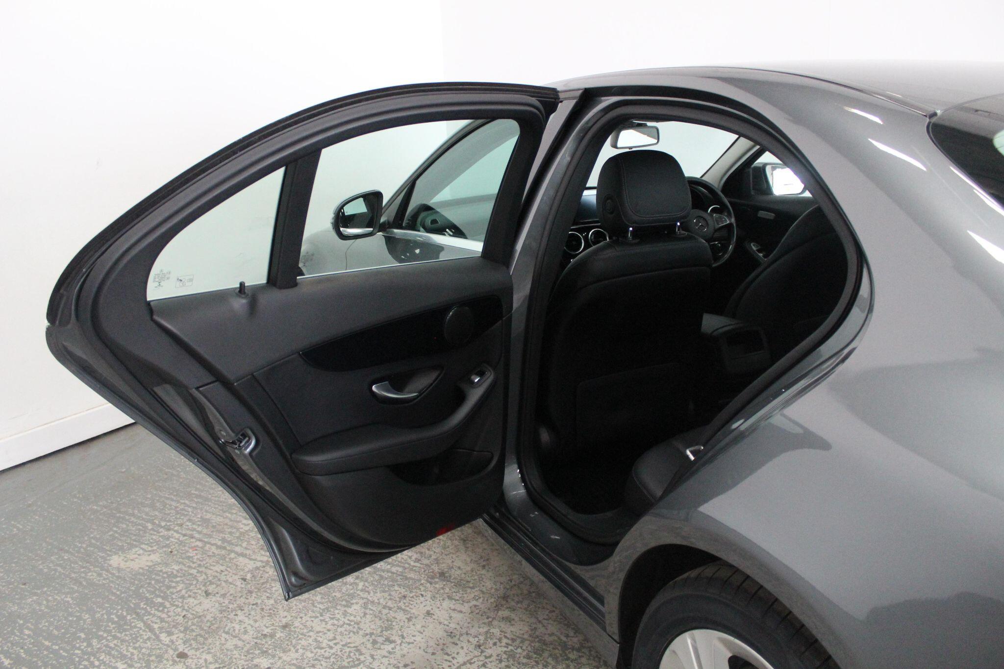 Mercedes-Benz C-Class view 27