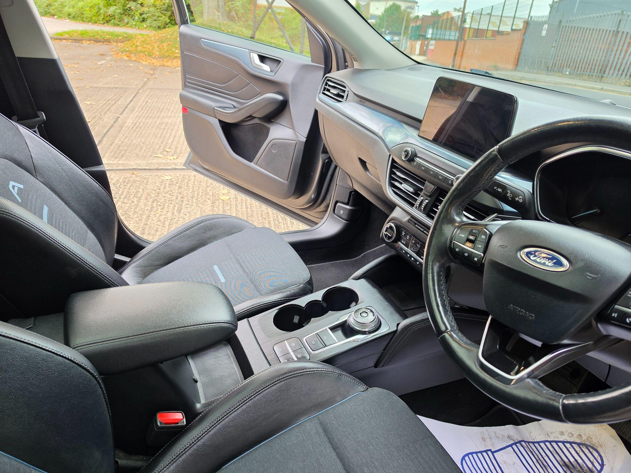 Ford Focus view 32
