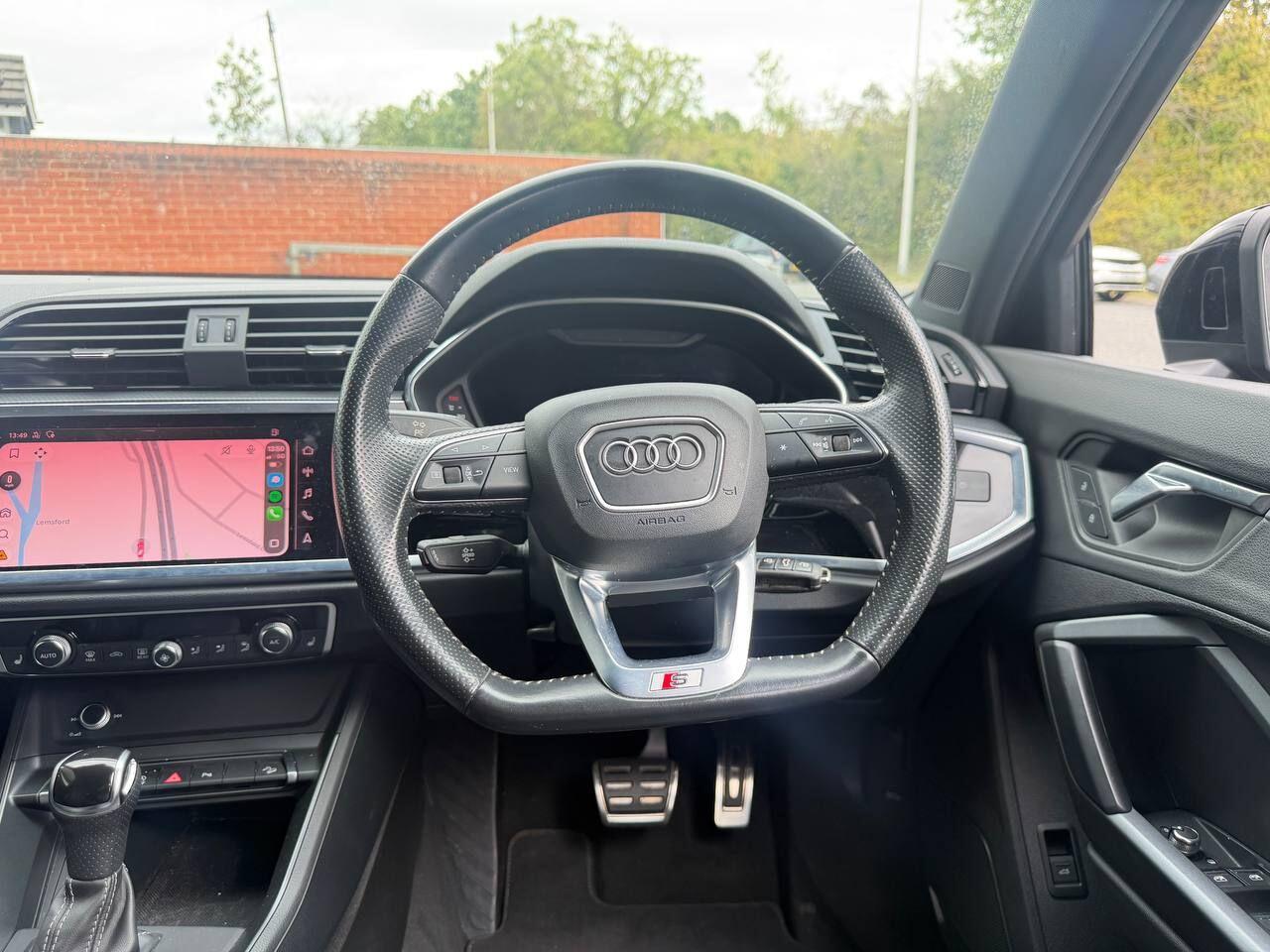 Audi Q3 view 30