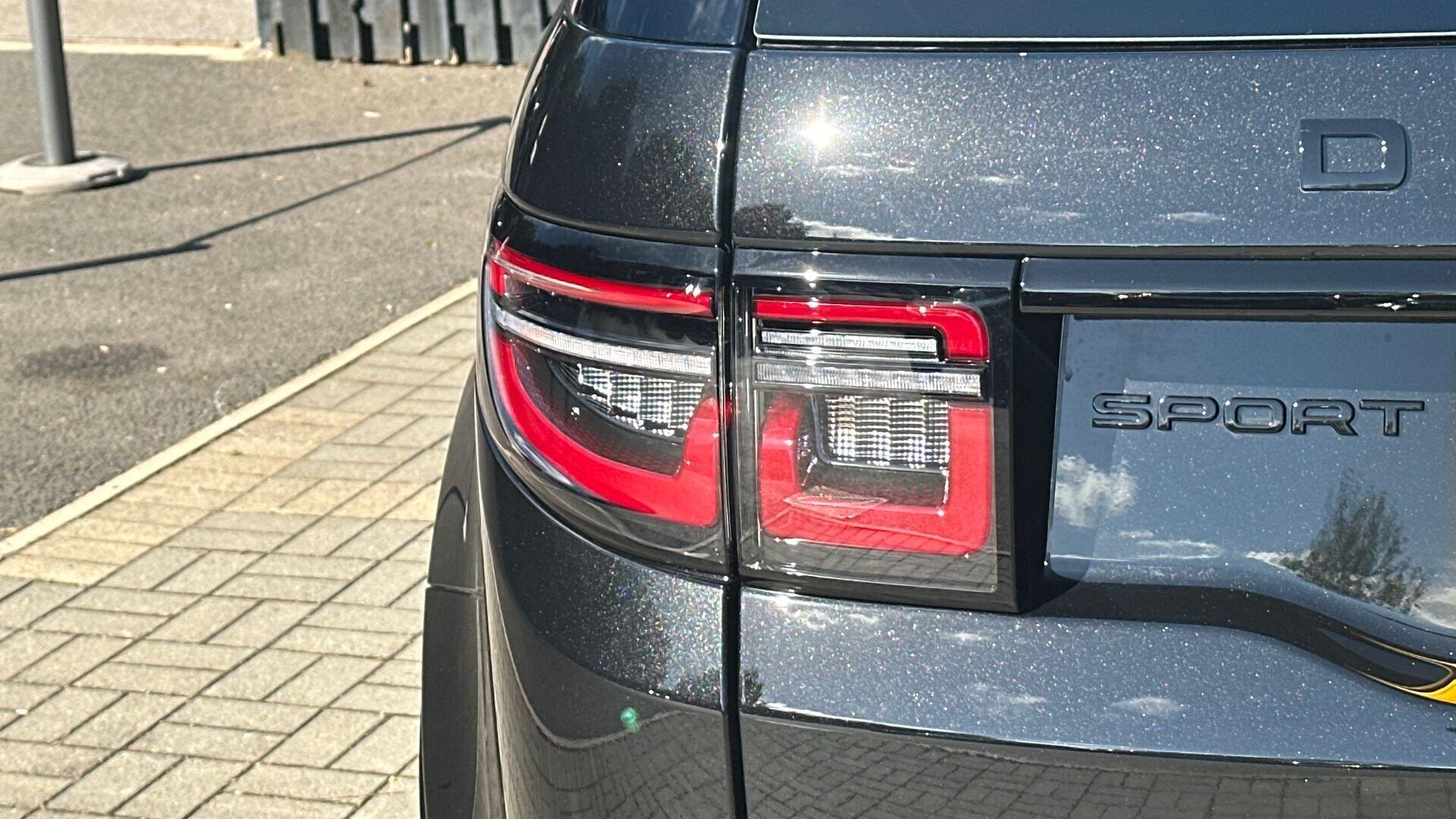Land Rover Discovery Sport view 27
