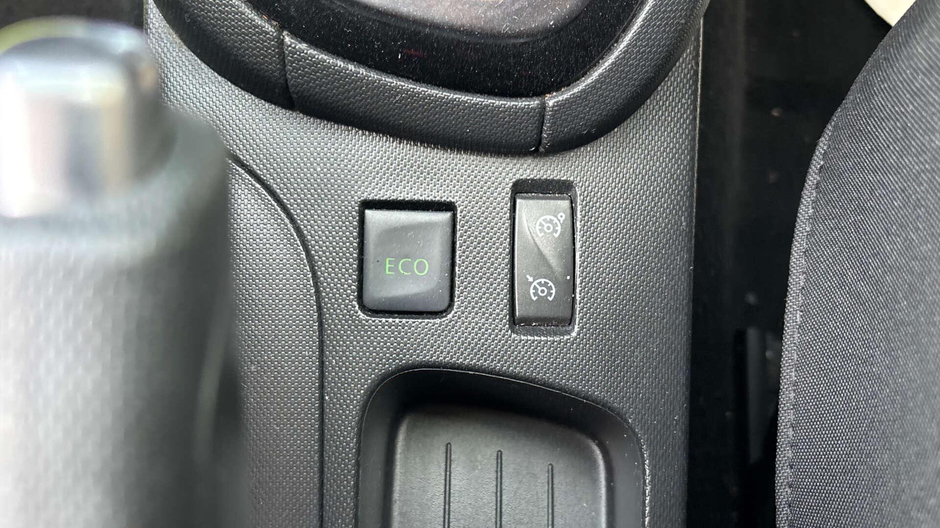 Renault Clio view 30