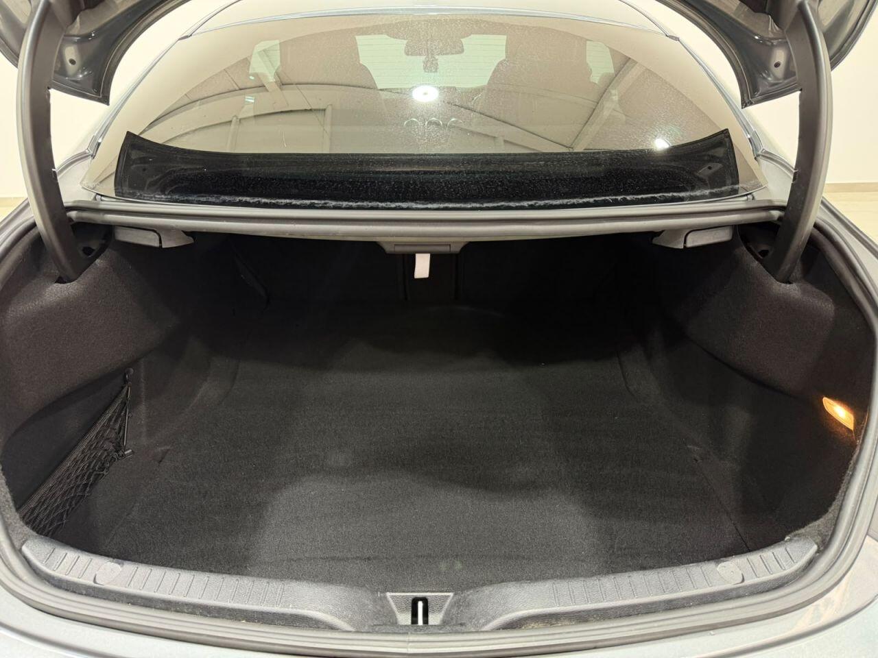 Mercedes-Benz C-Class view 32