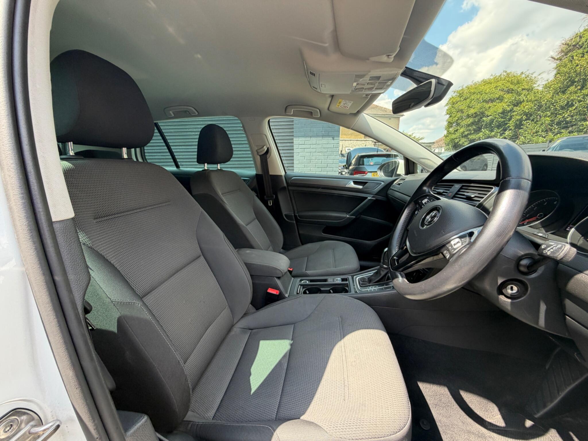Volkswagen Golf view 23