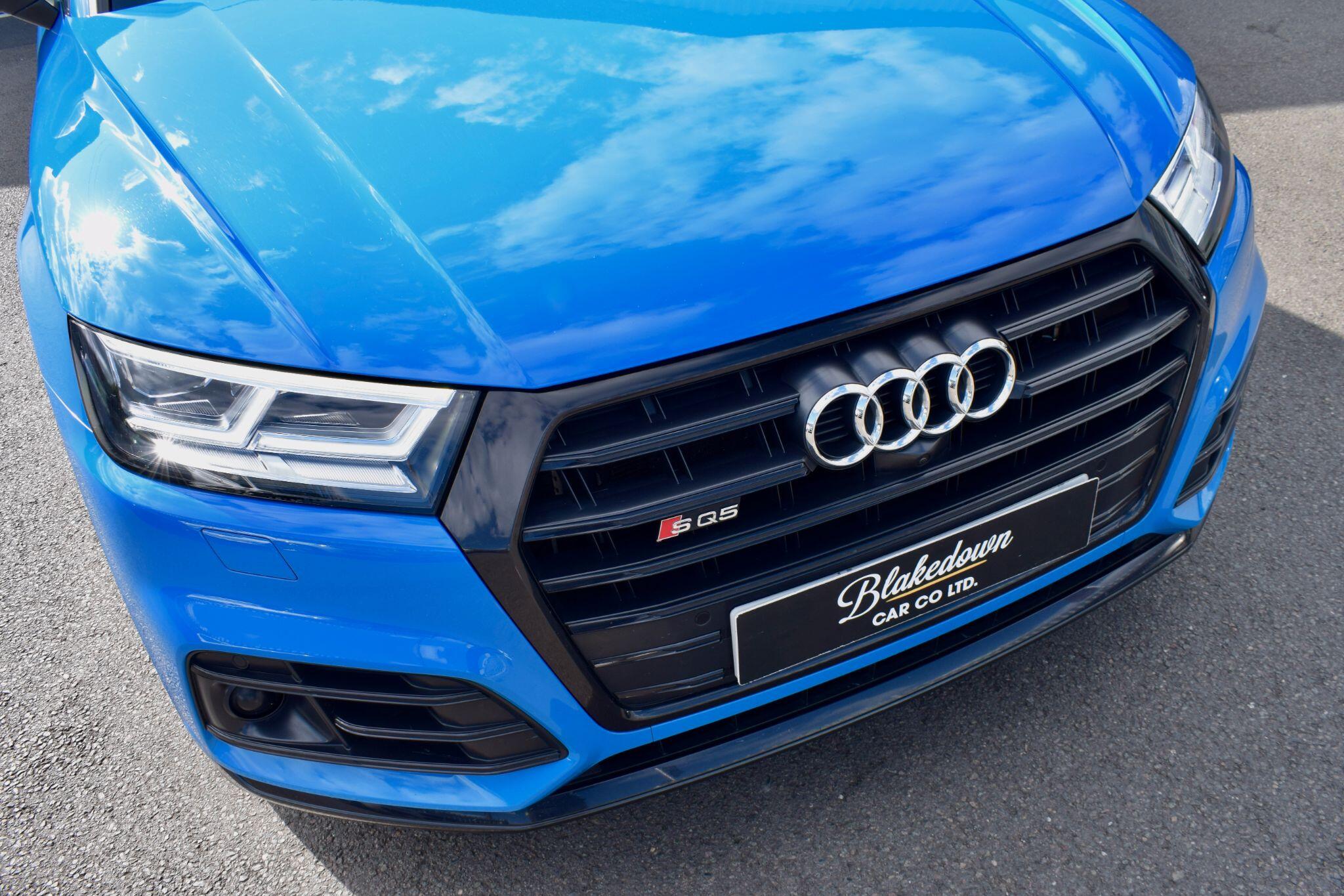 Audi SQ5 view 45