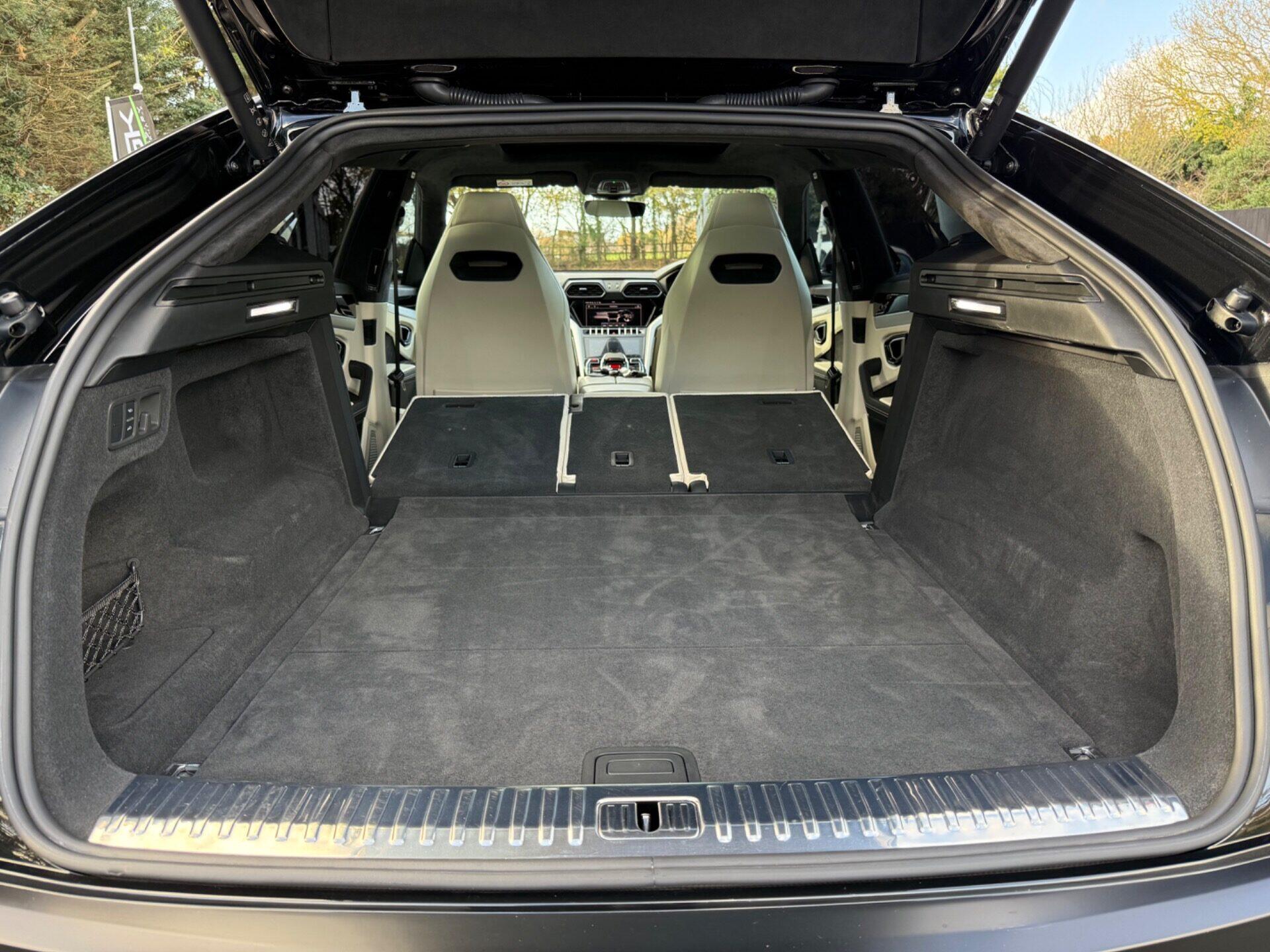Lamborghini Urus view 73