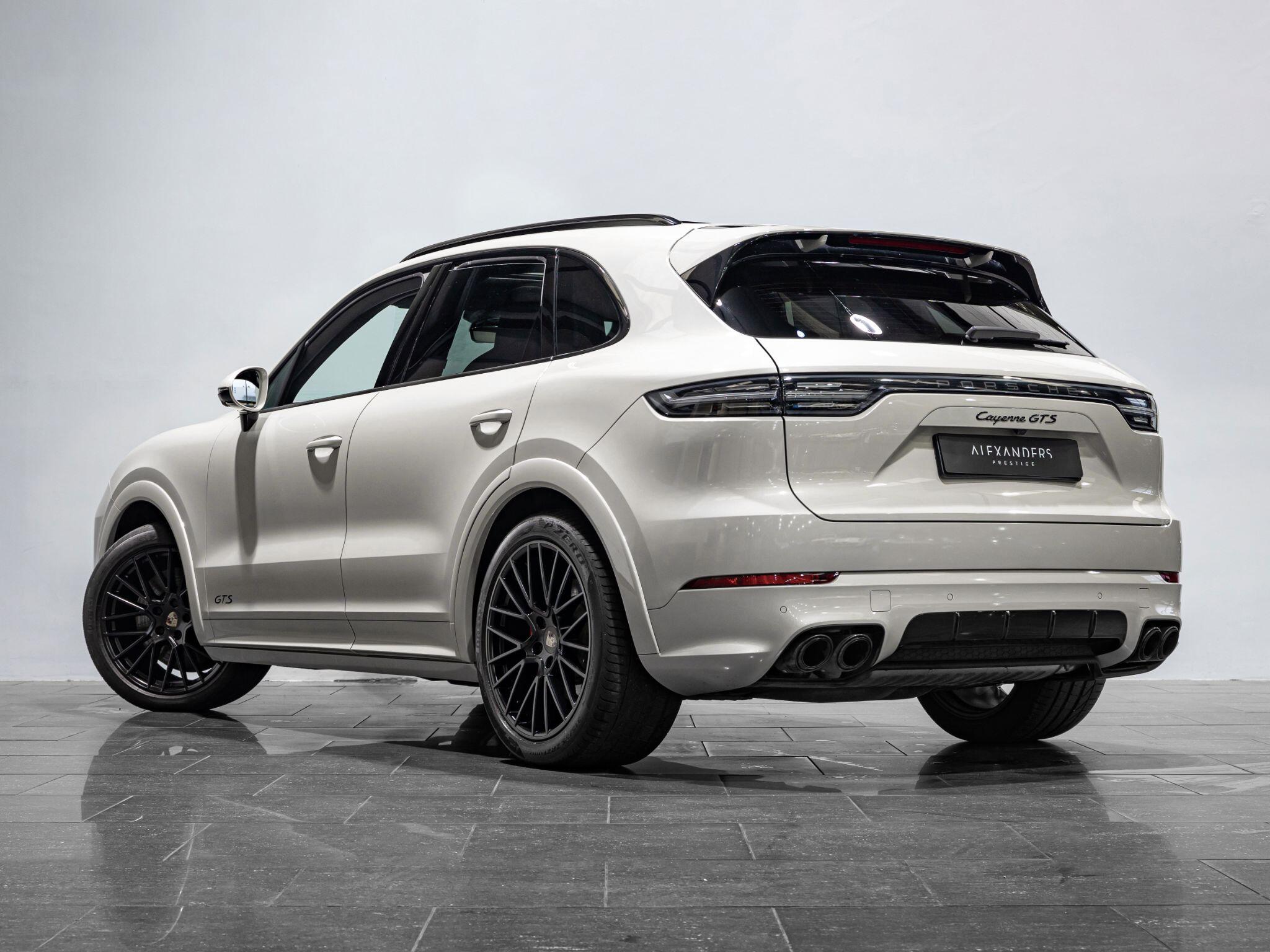Porsche Cayenne view 5