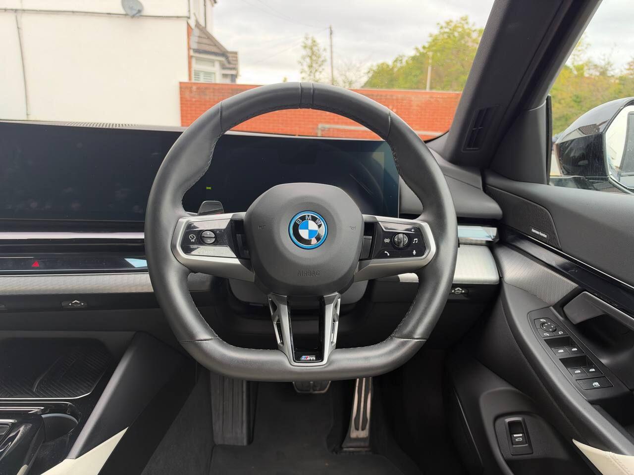 BMW i5 view 30