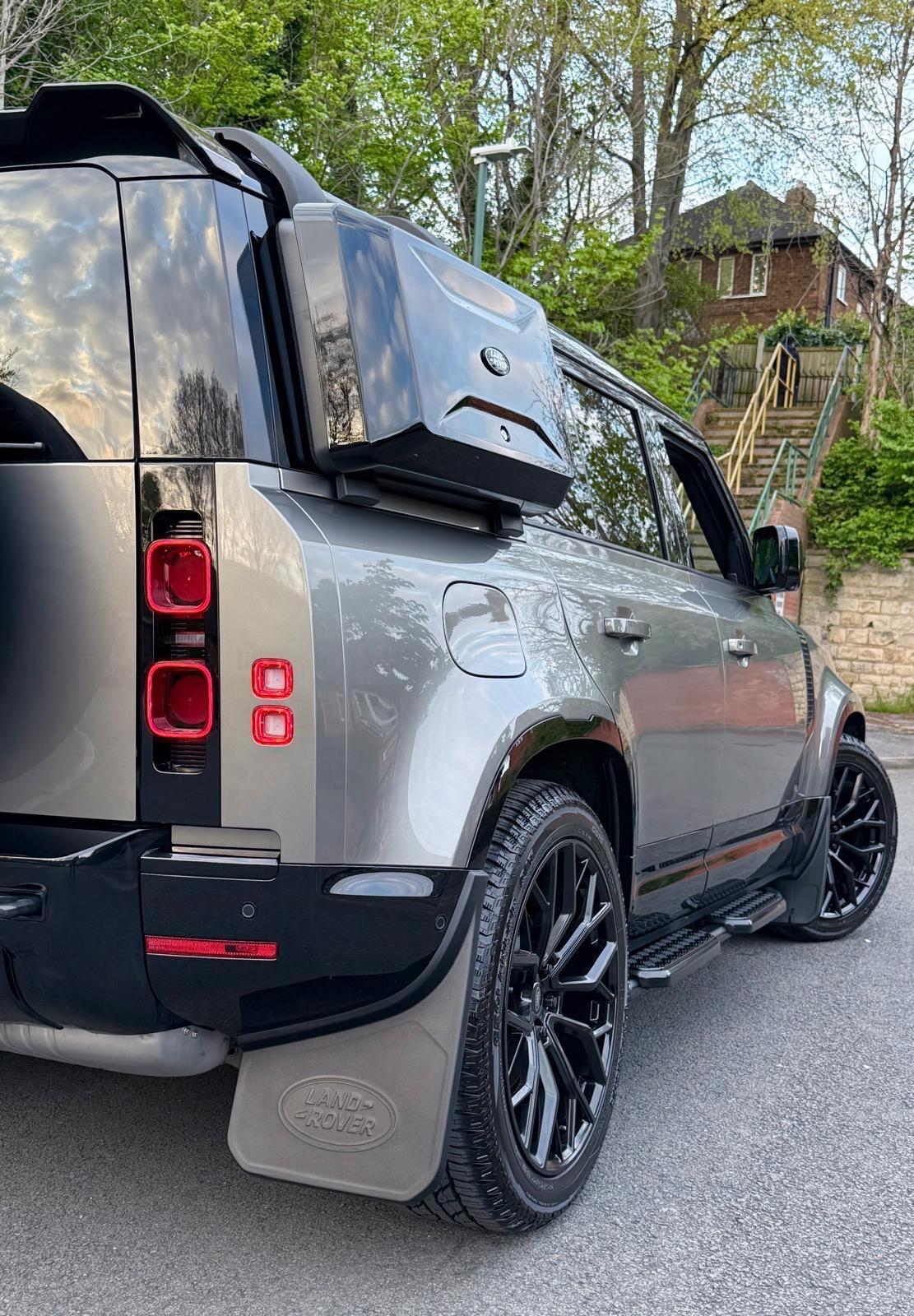 Land Rover Defender view 76