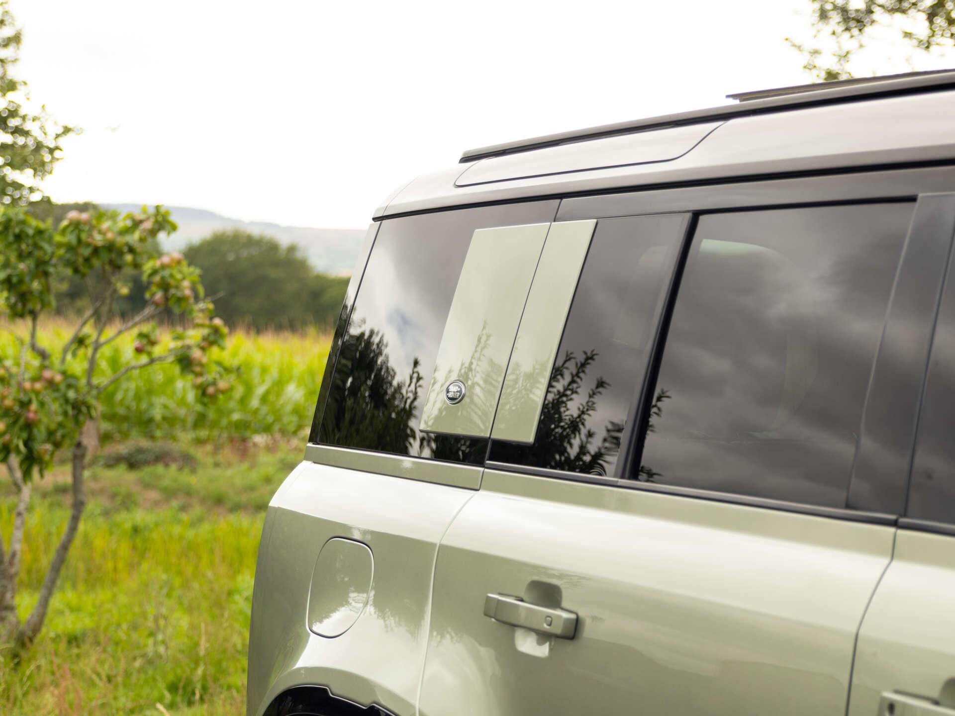 Land Rover Defender view 40