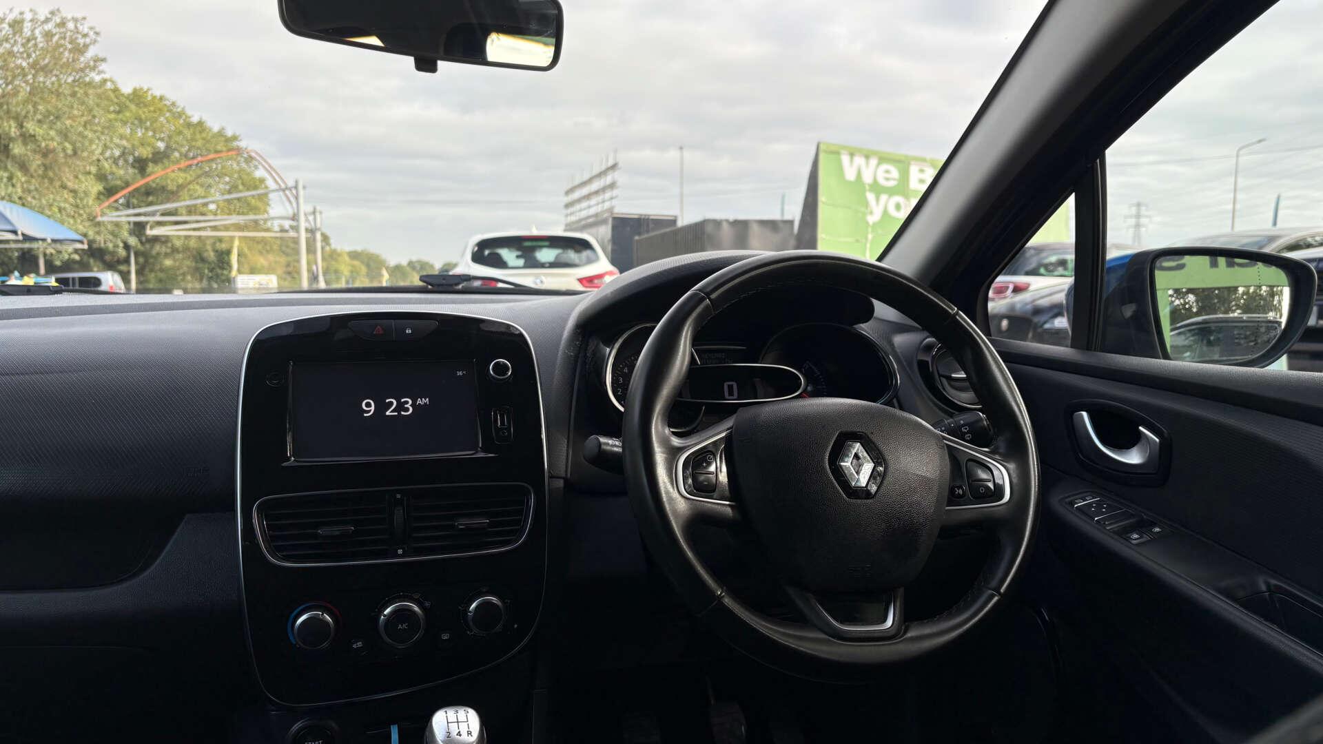 Renault Clio view 33