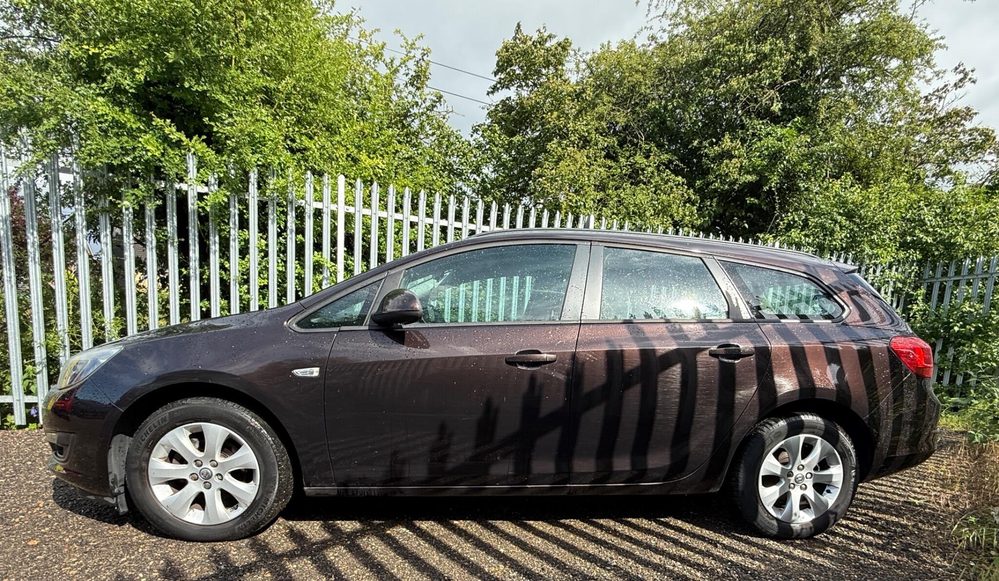 2014 Vauxhall Astra image 10