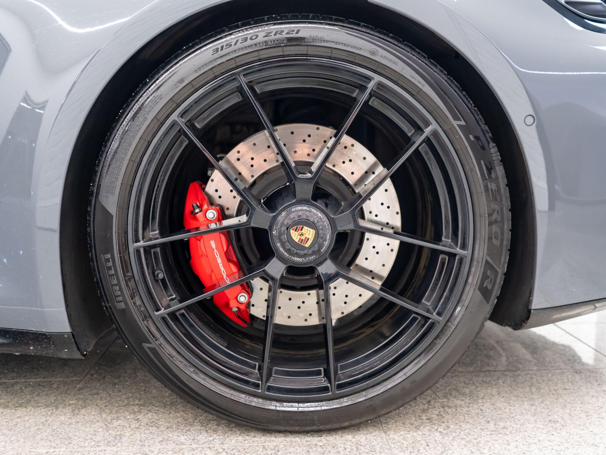 Porsche 911 view 28