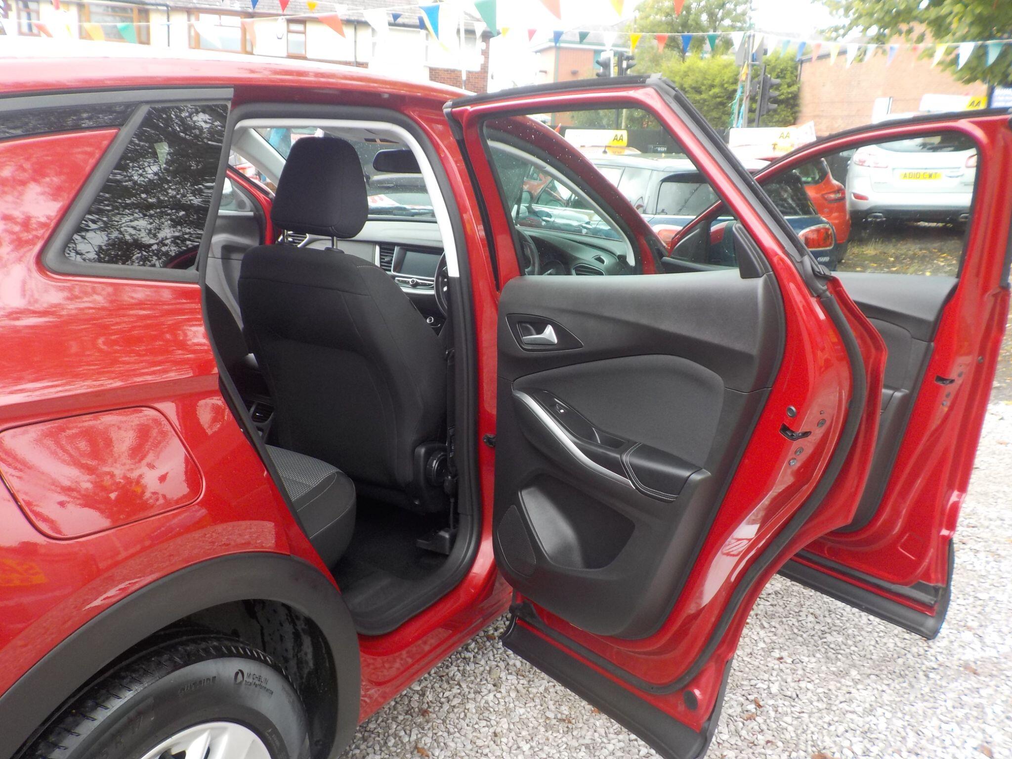 Vauxhall Grandland X 1.2 Turbo SE Euro 6 (s/s) 5dr