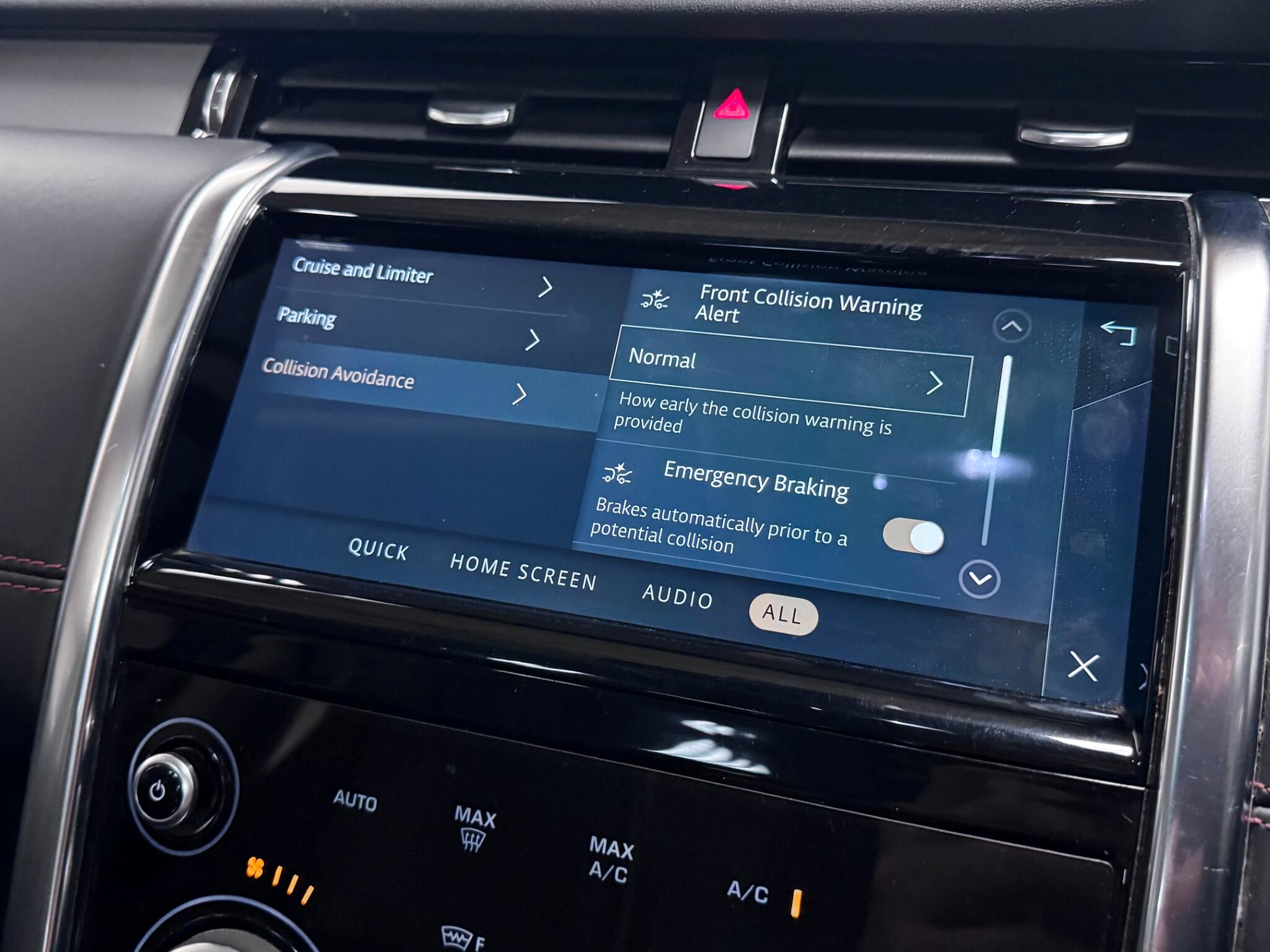 Land Rover Discovery Sport view 76