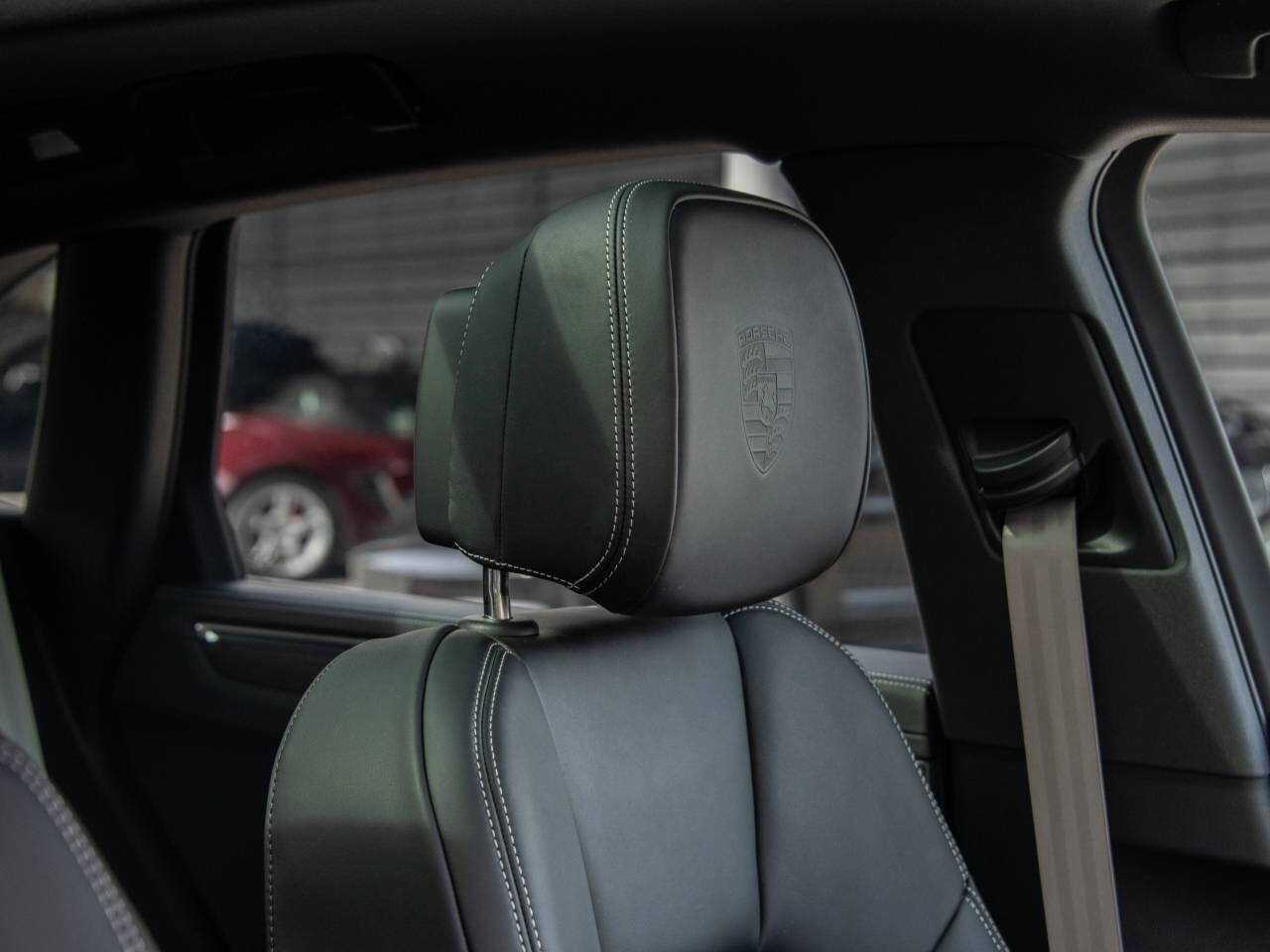 Porsche Macan view 33