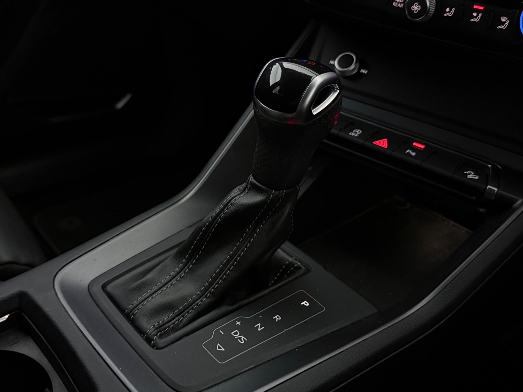 Audi Q3 view 22