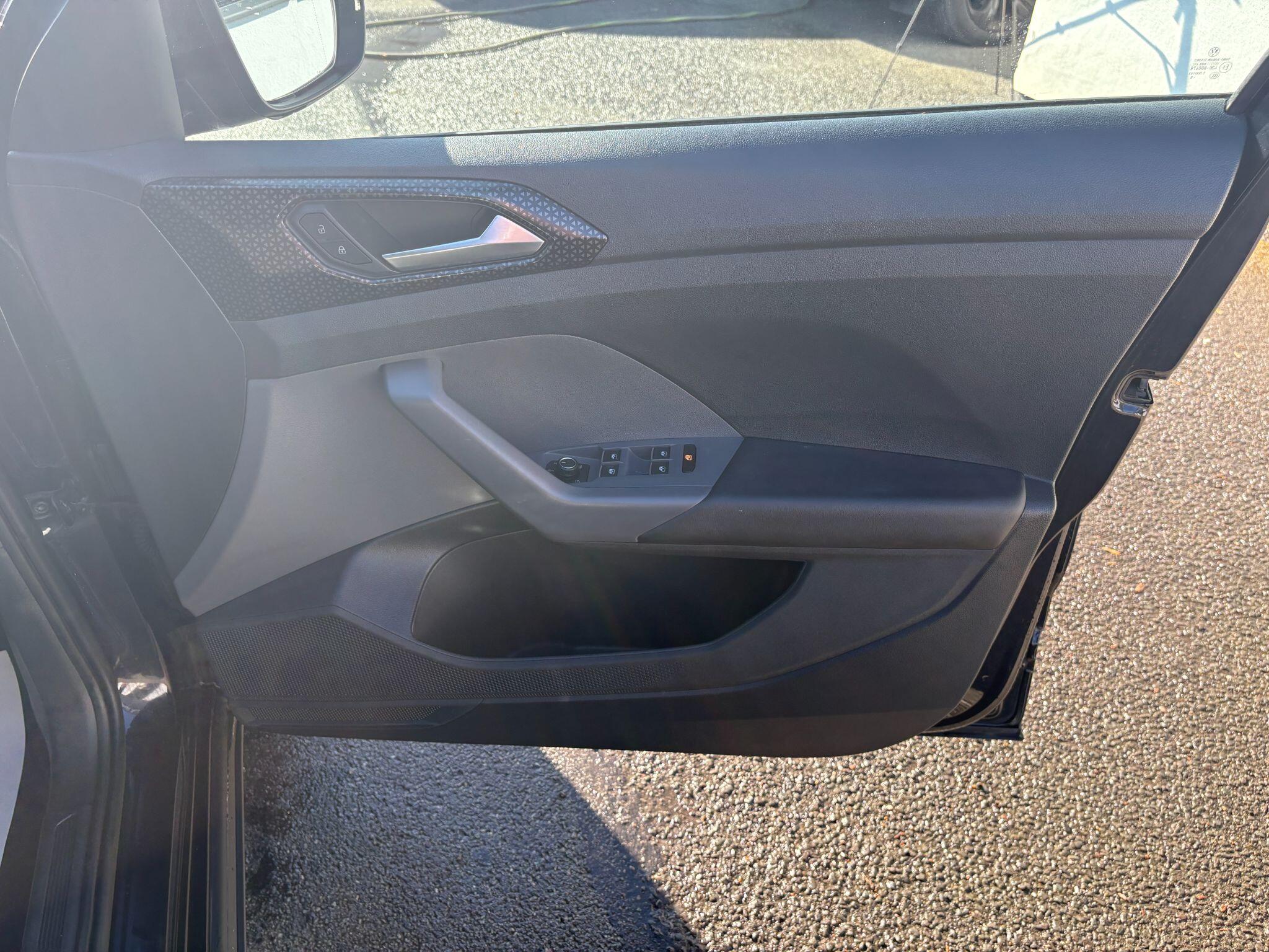 Volkswagen T-Cross view 25