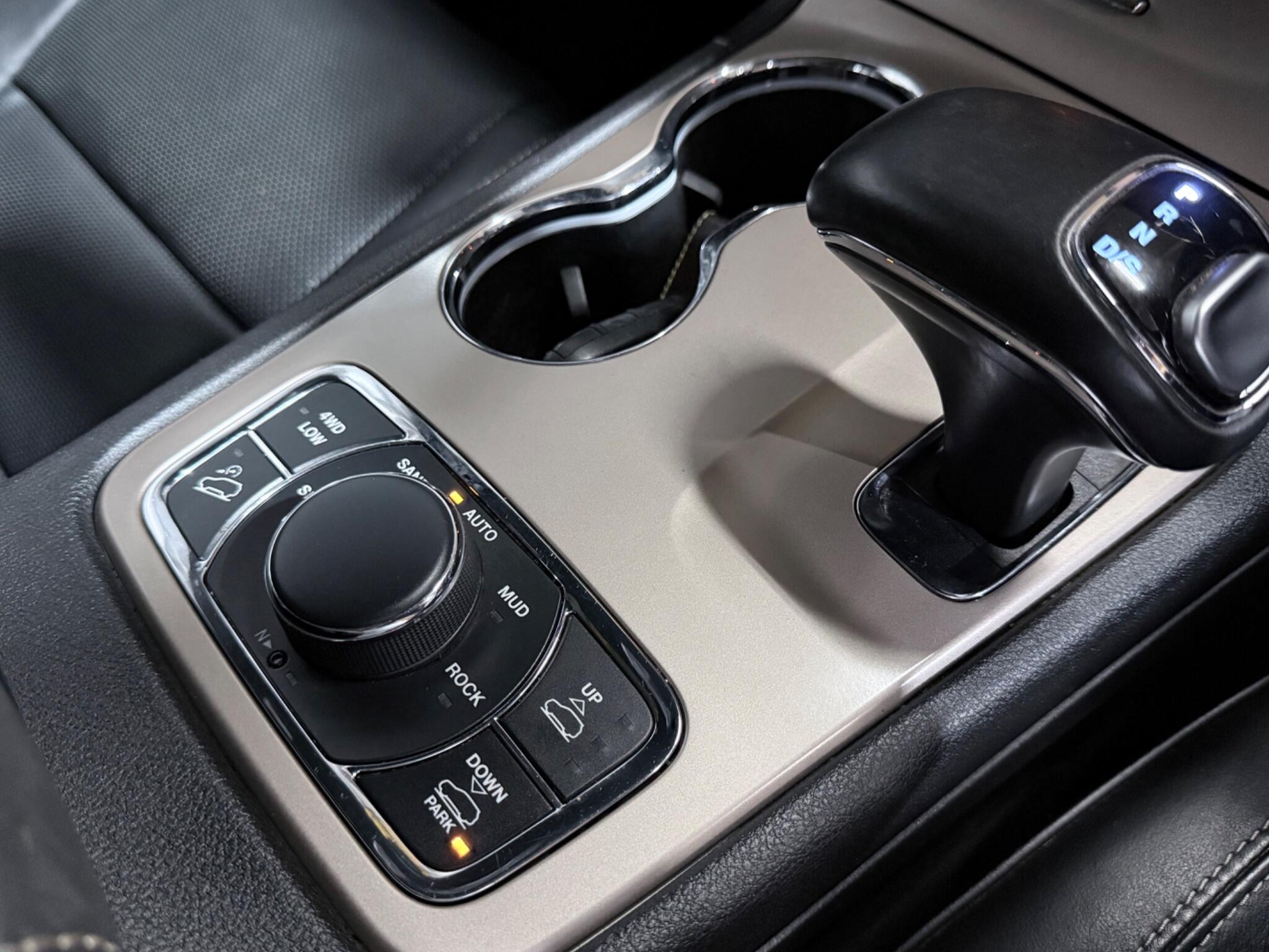 Jeep Grand Cherokee view 47