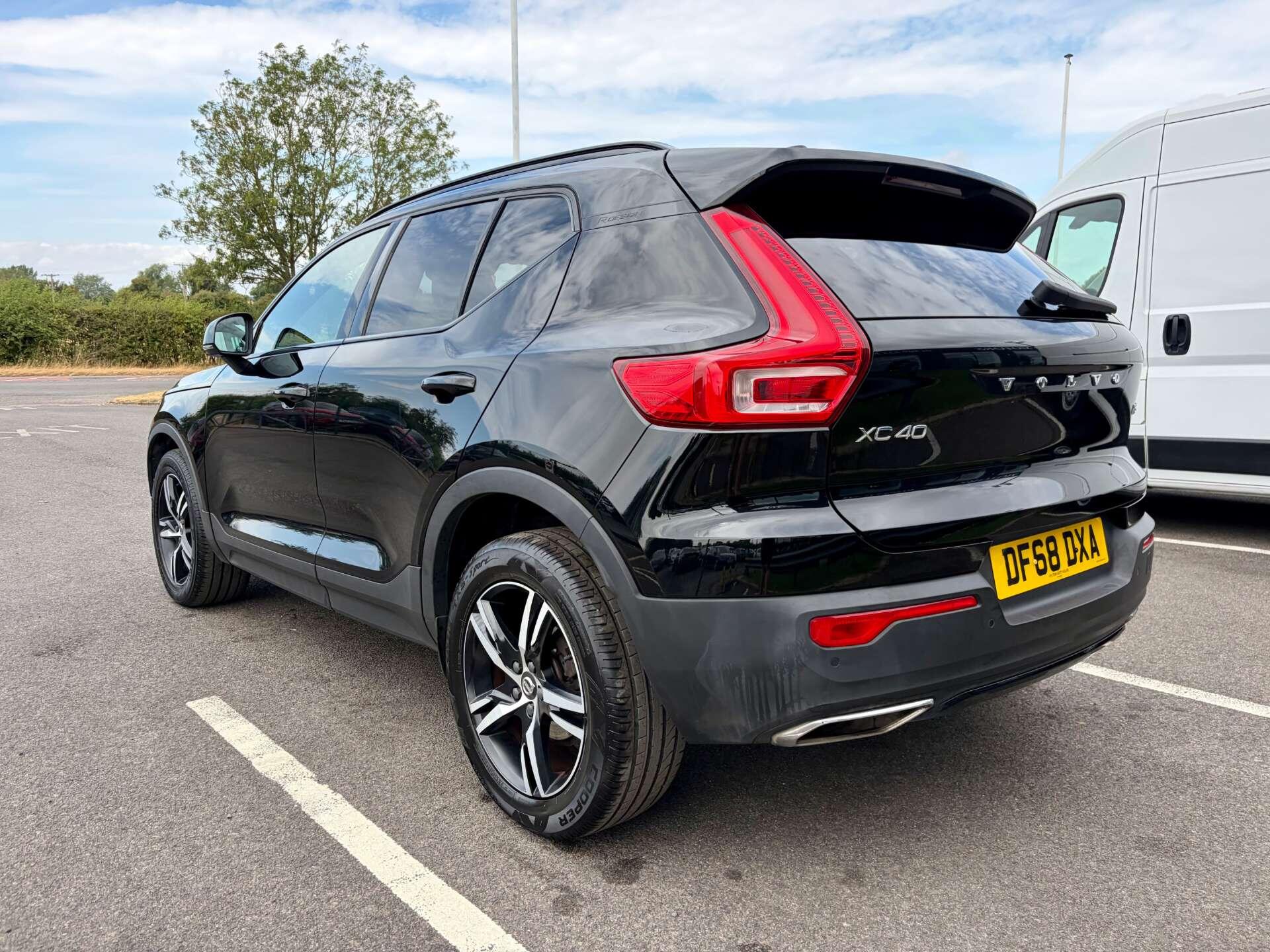 Volvo XC40 view 6