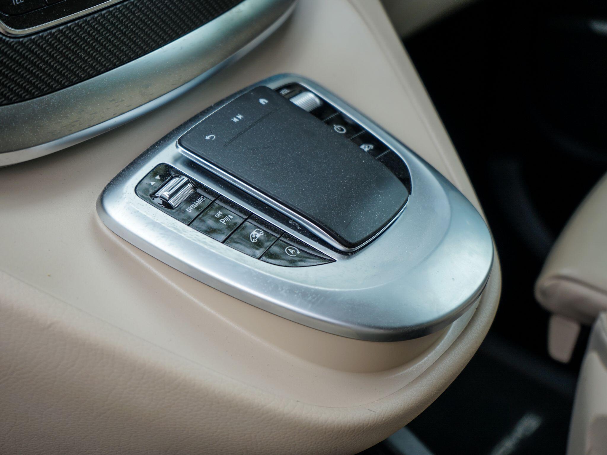 Mercedes-Benz V Class view 18