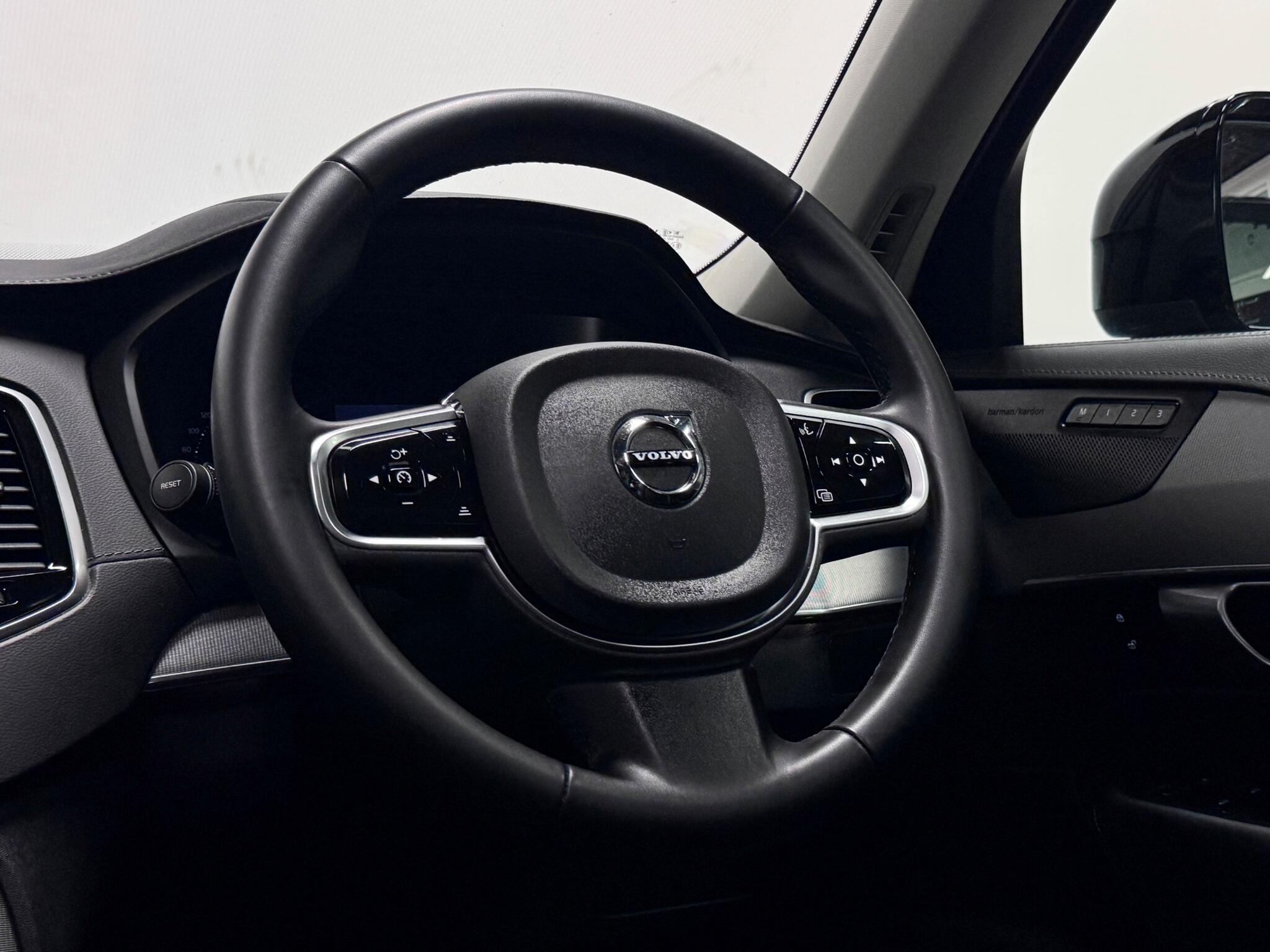 Volvo XC90 view 18