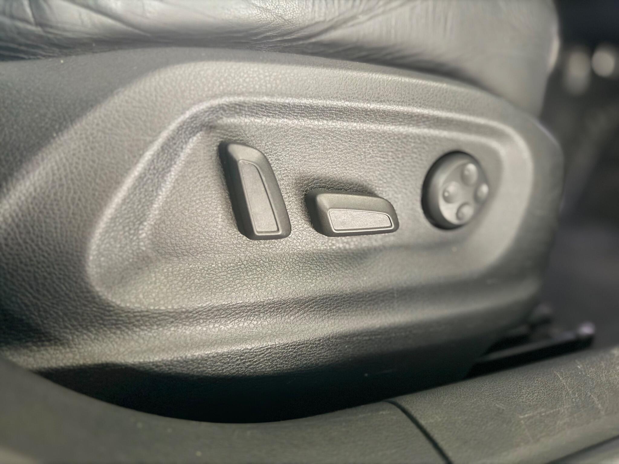 Audi Q3 view 44