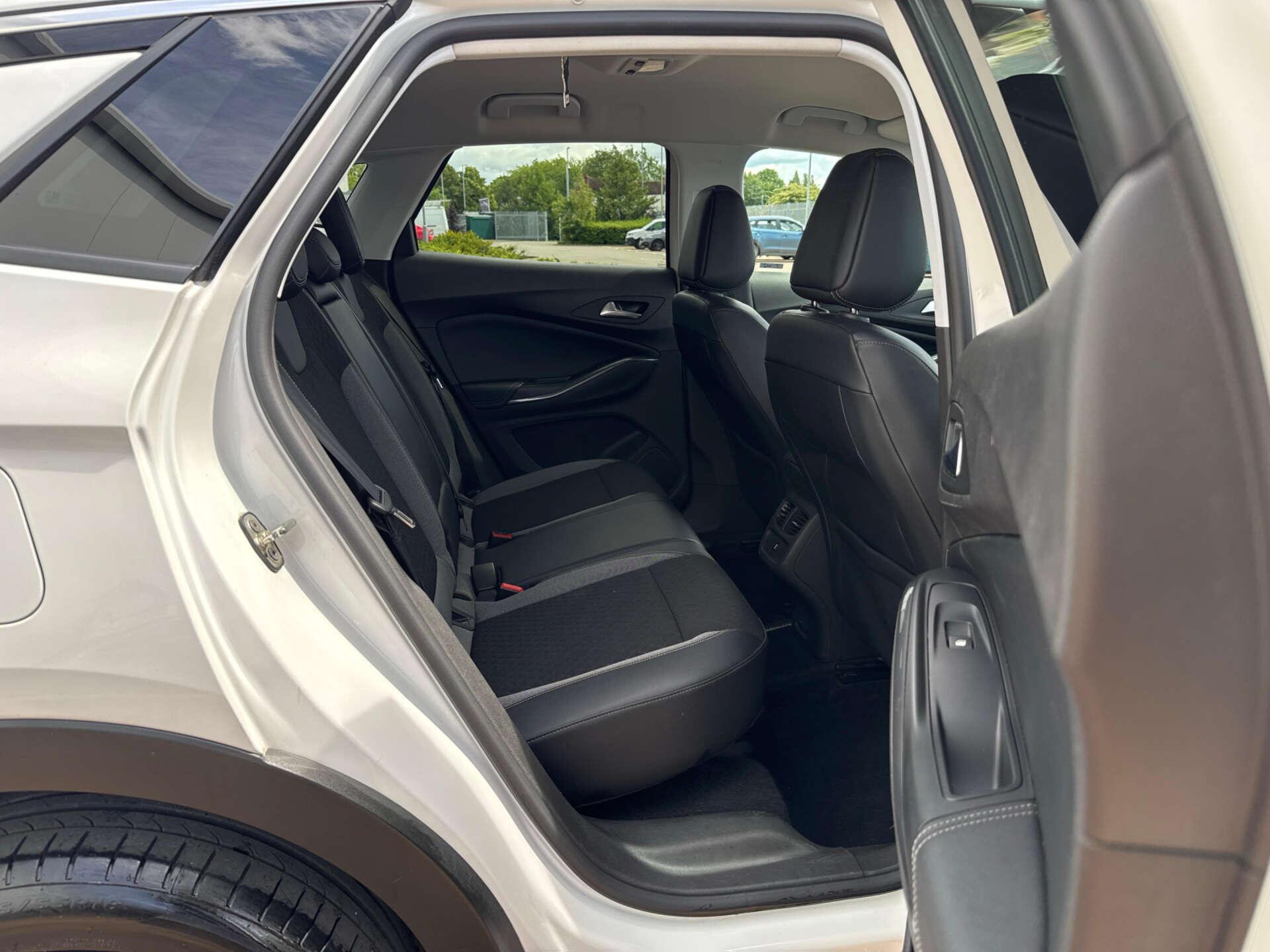 Vauxhall Grandland X view 28