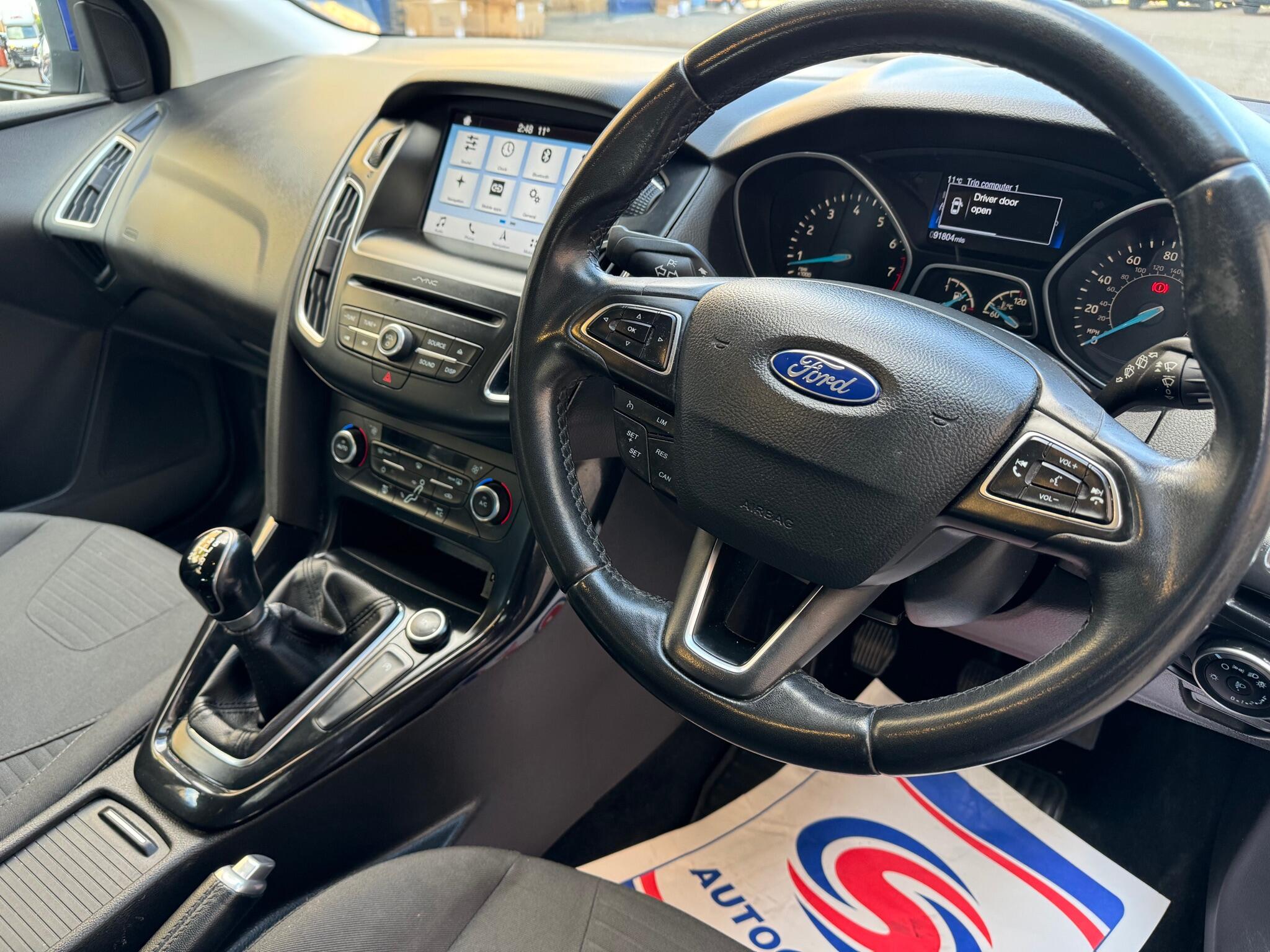 Ford Focus view 12