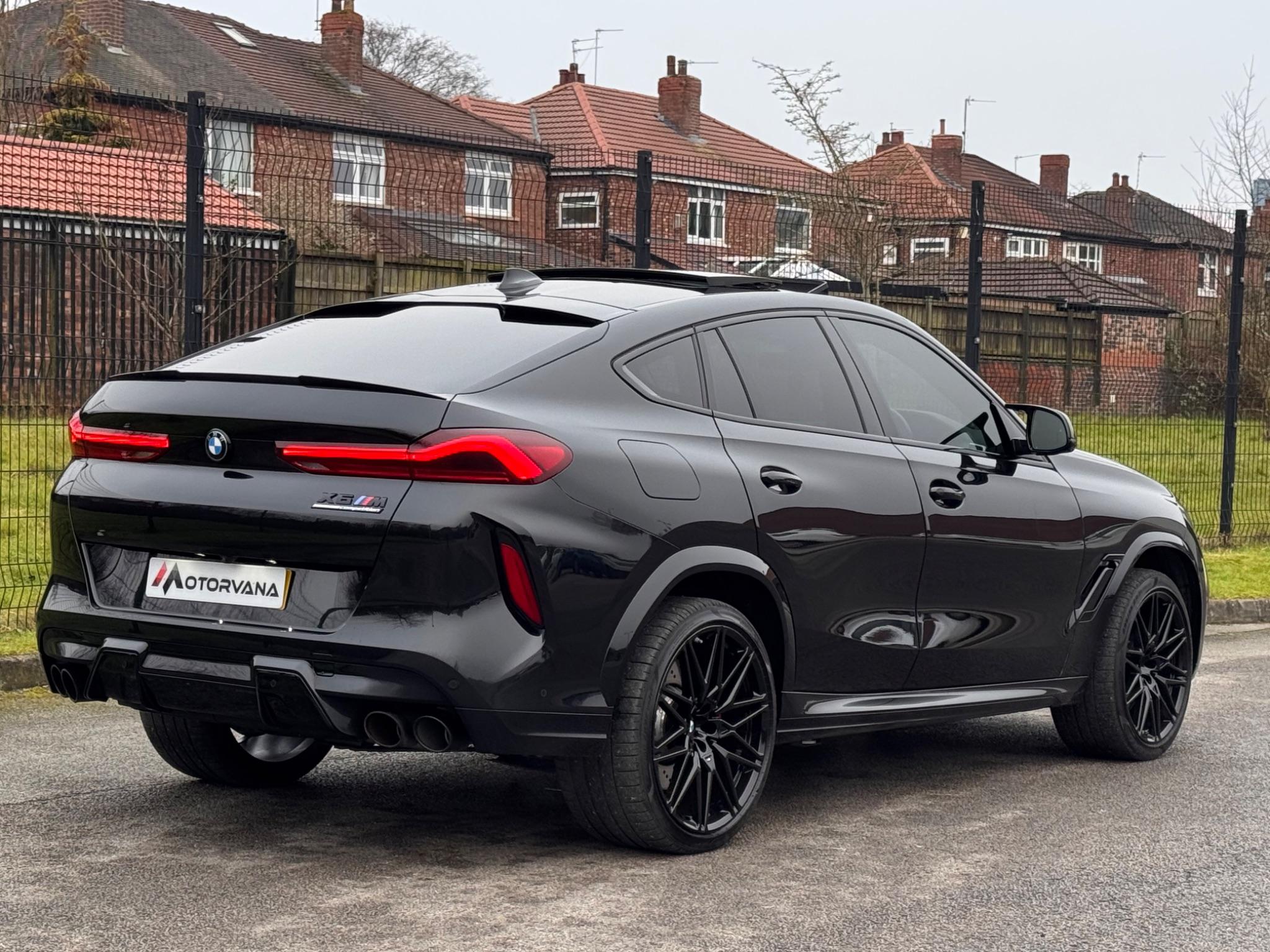 BMW X6 M view 9