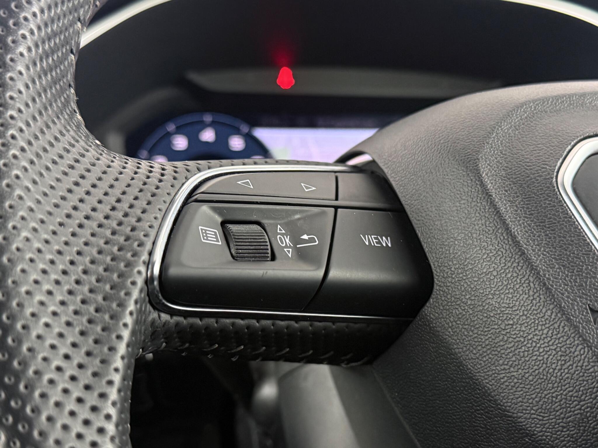 Audi Q3 view 15