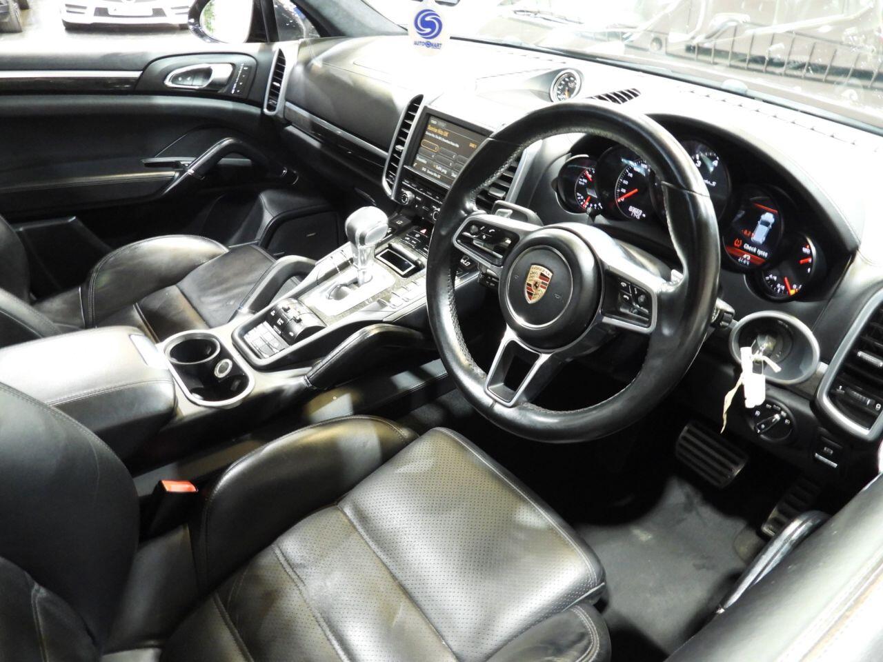 Porsche Cayenne view 4