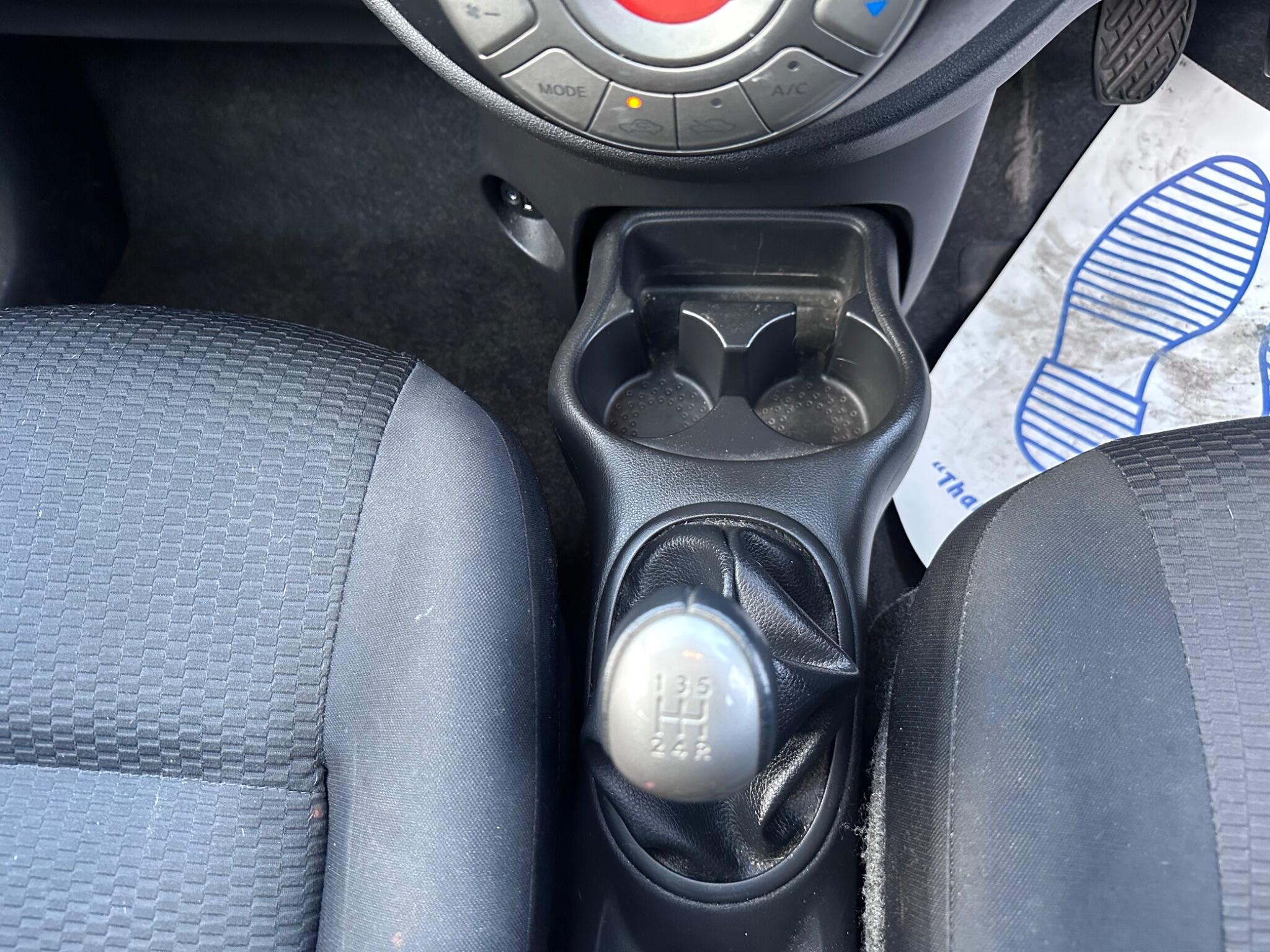 2012 Nissan Micra image 22