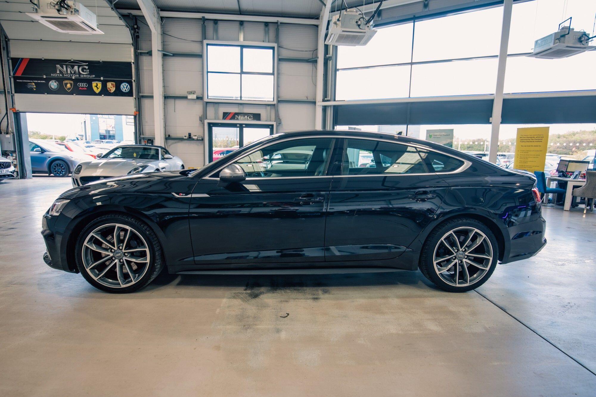 Audi S5 view 32