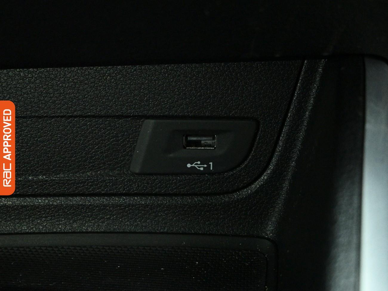 Audi Q2 view 17