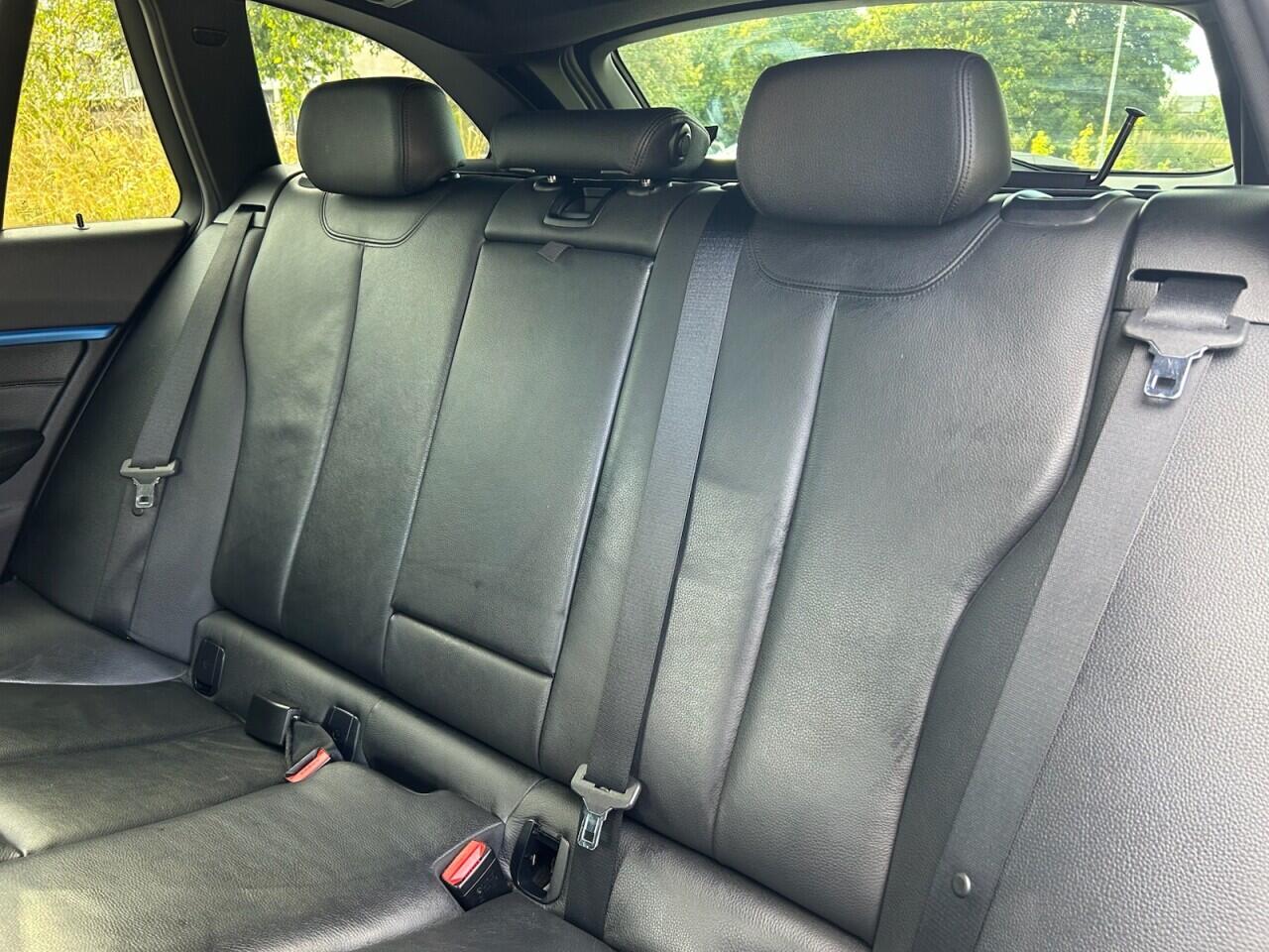 BMW 3 Series view 22