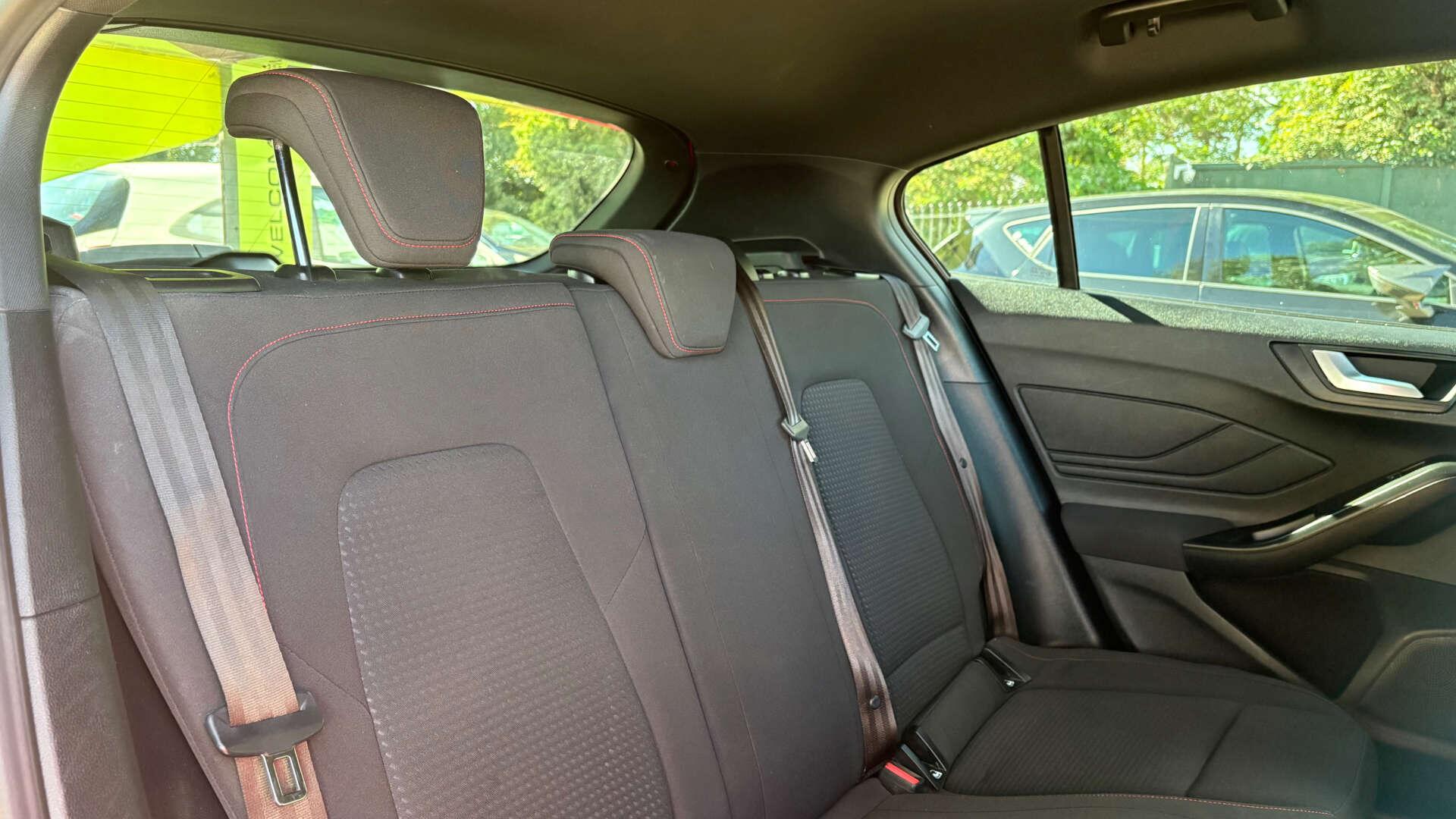 Ford Focus view 10