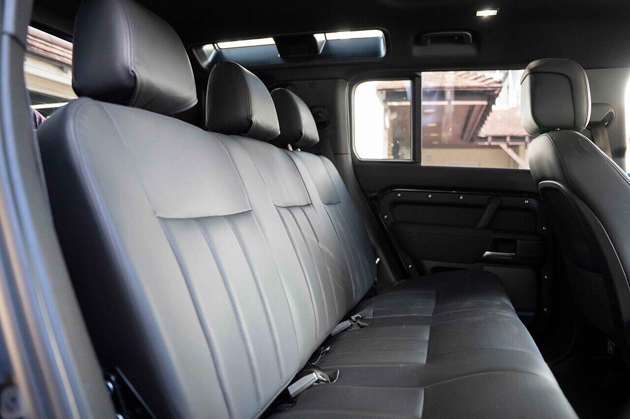 Land Rover Defender view 18