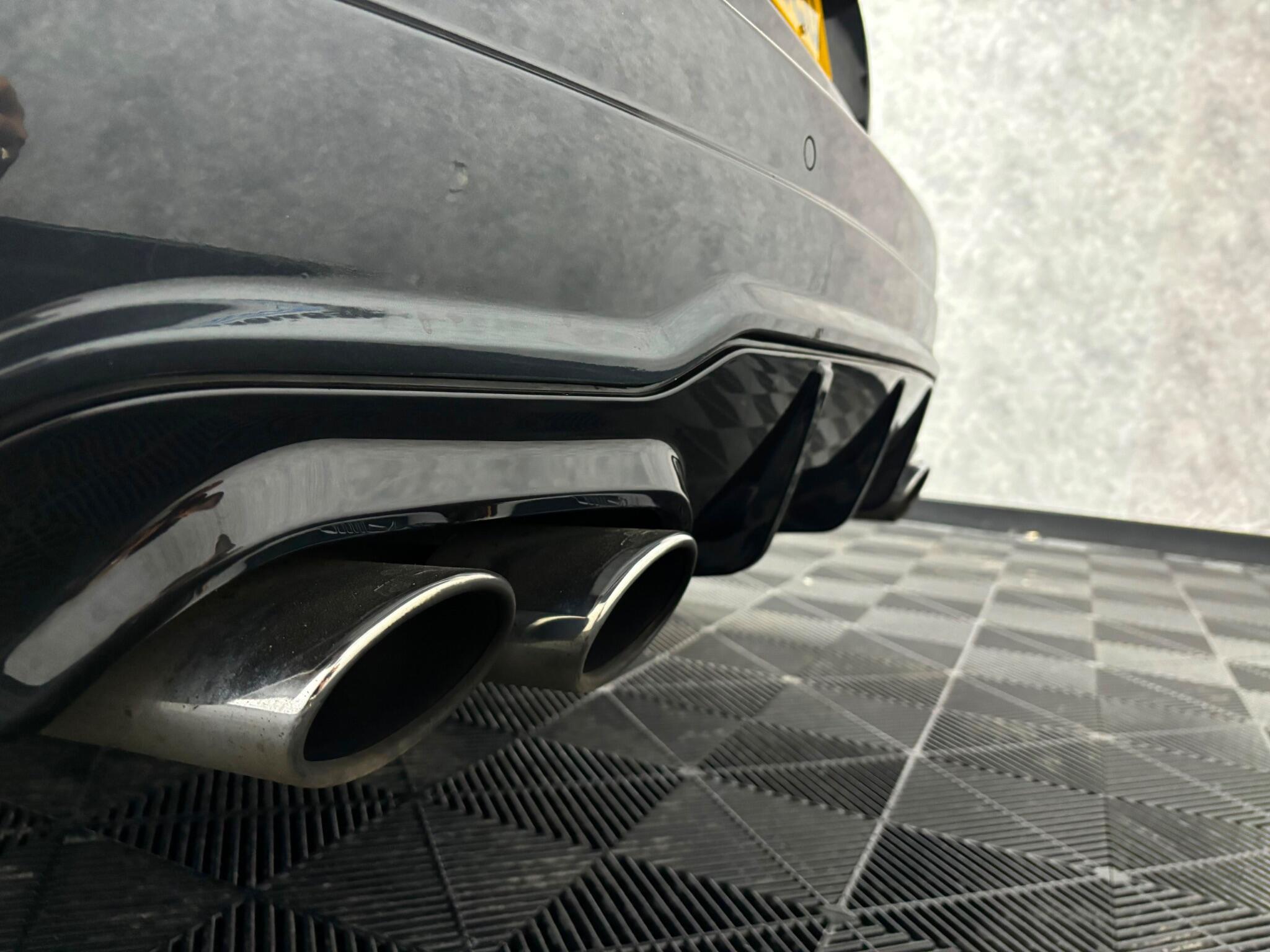 Mercedes-Benz C Class view 32