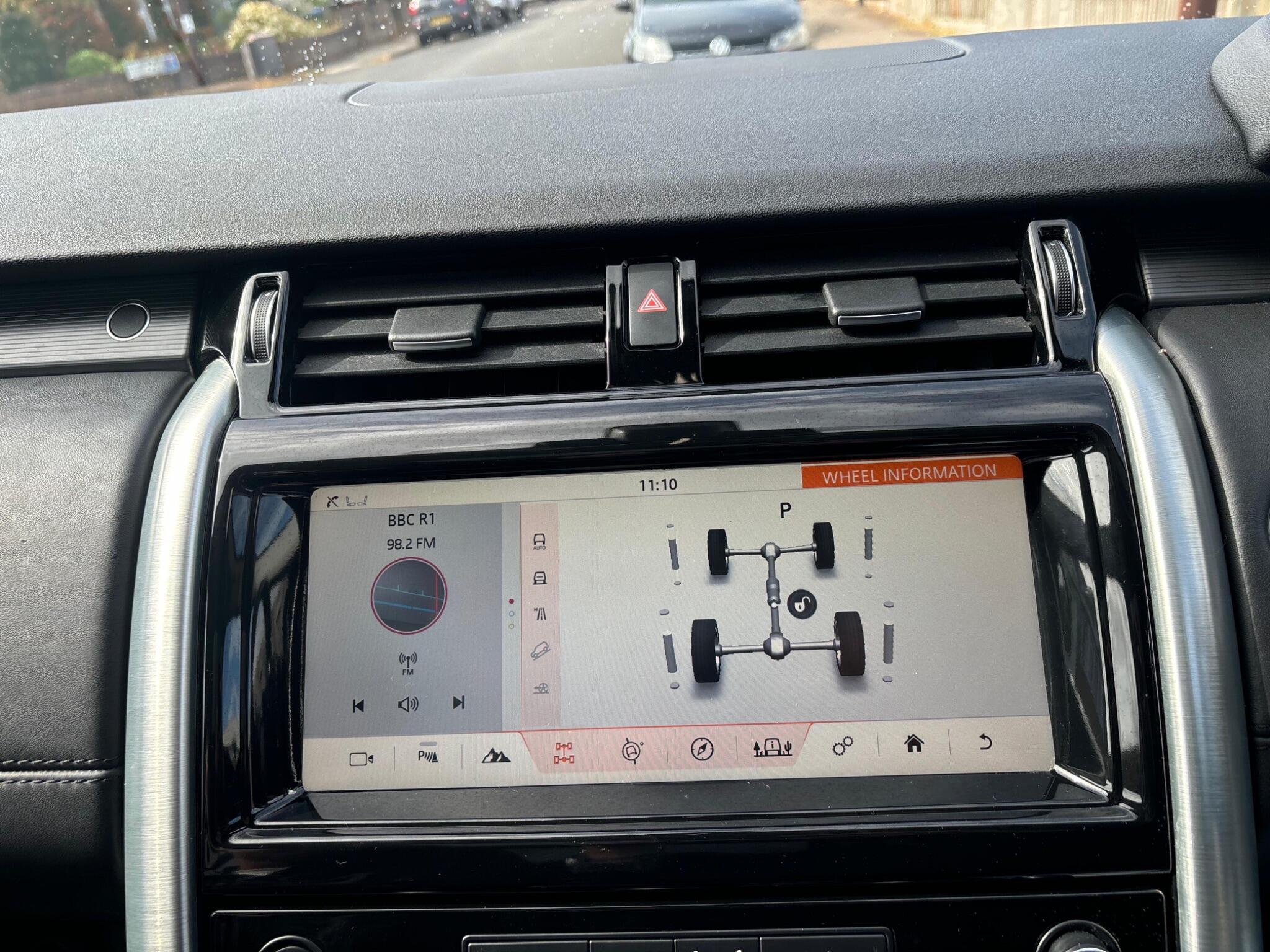 Land Rover Discovery 3 view 14