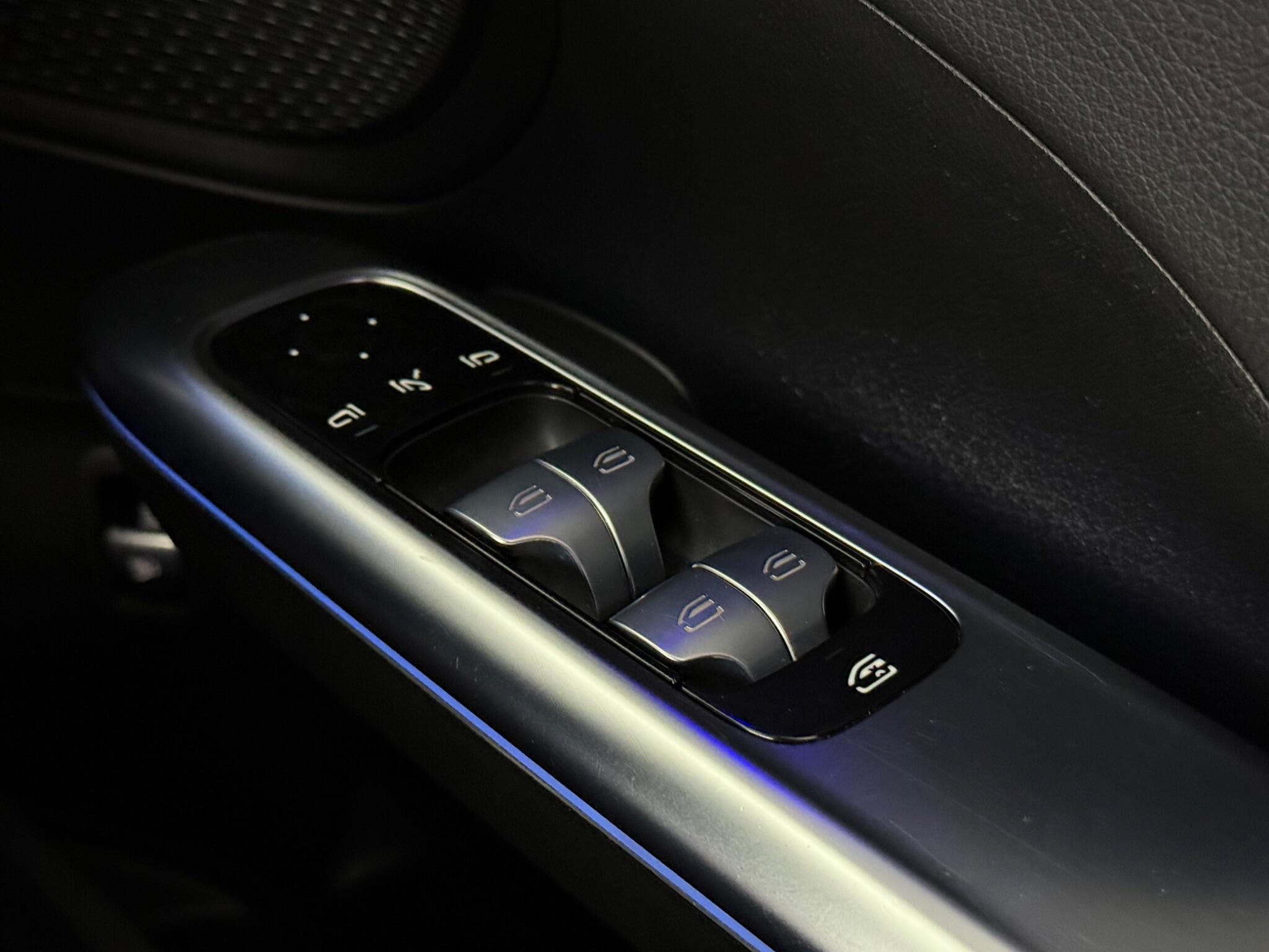 Mercedes-Benz C-Class view 17