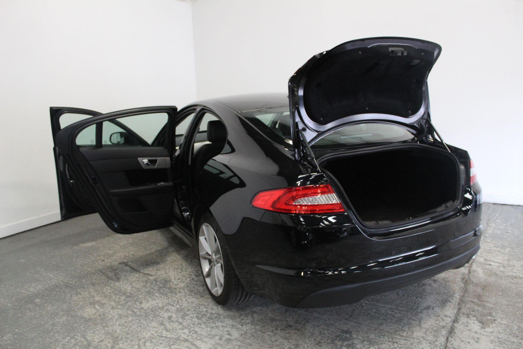 Jaguar XF view 22
