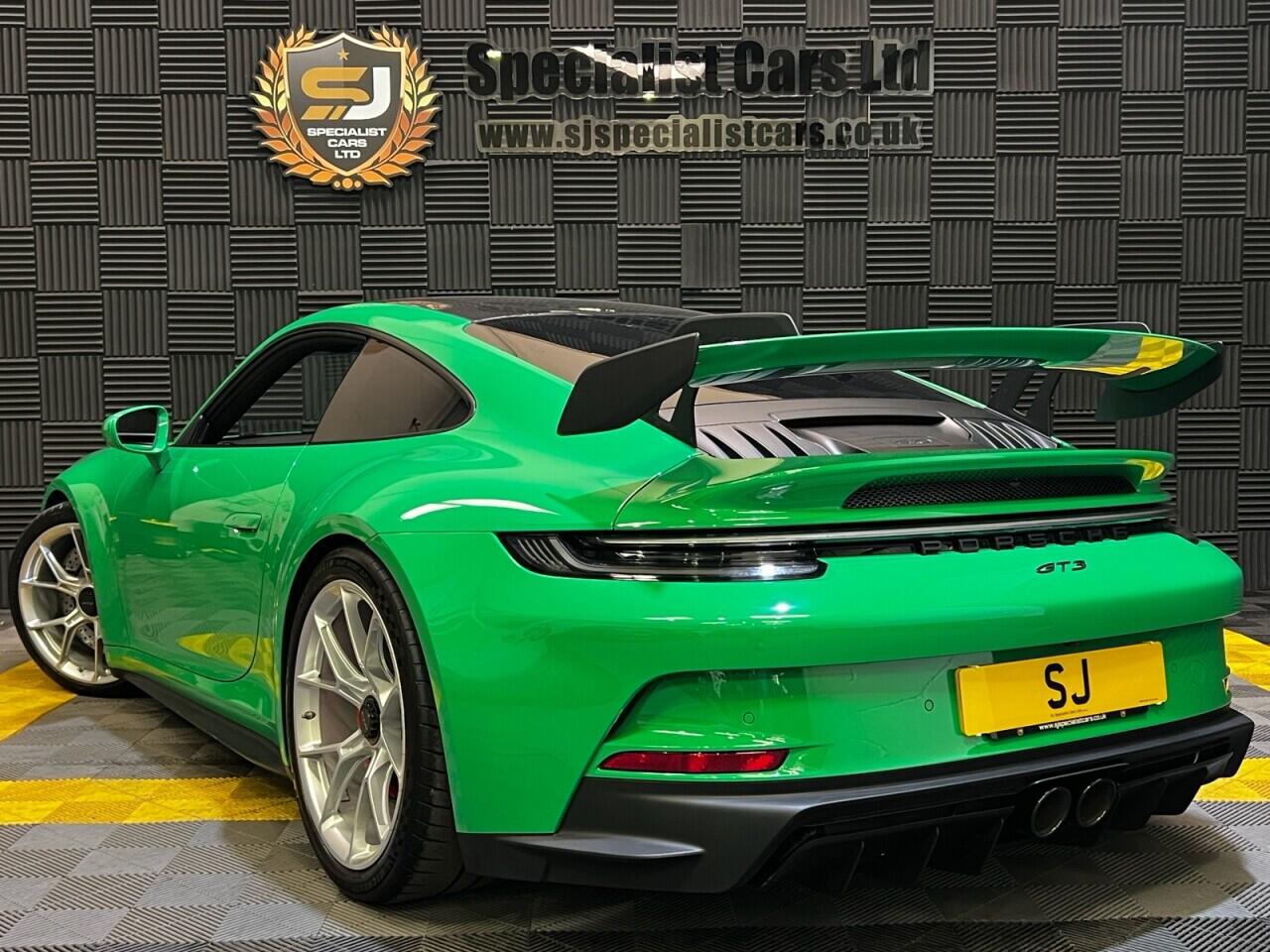 Porsche 911 view 32