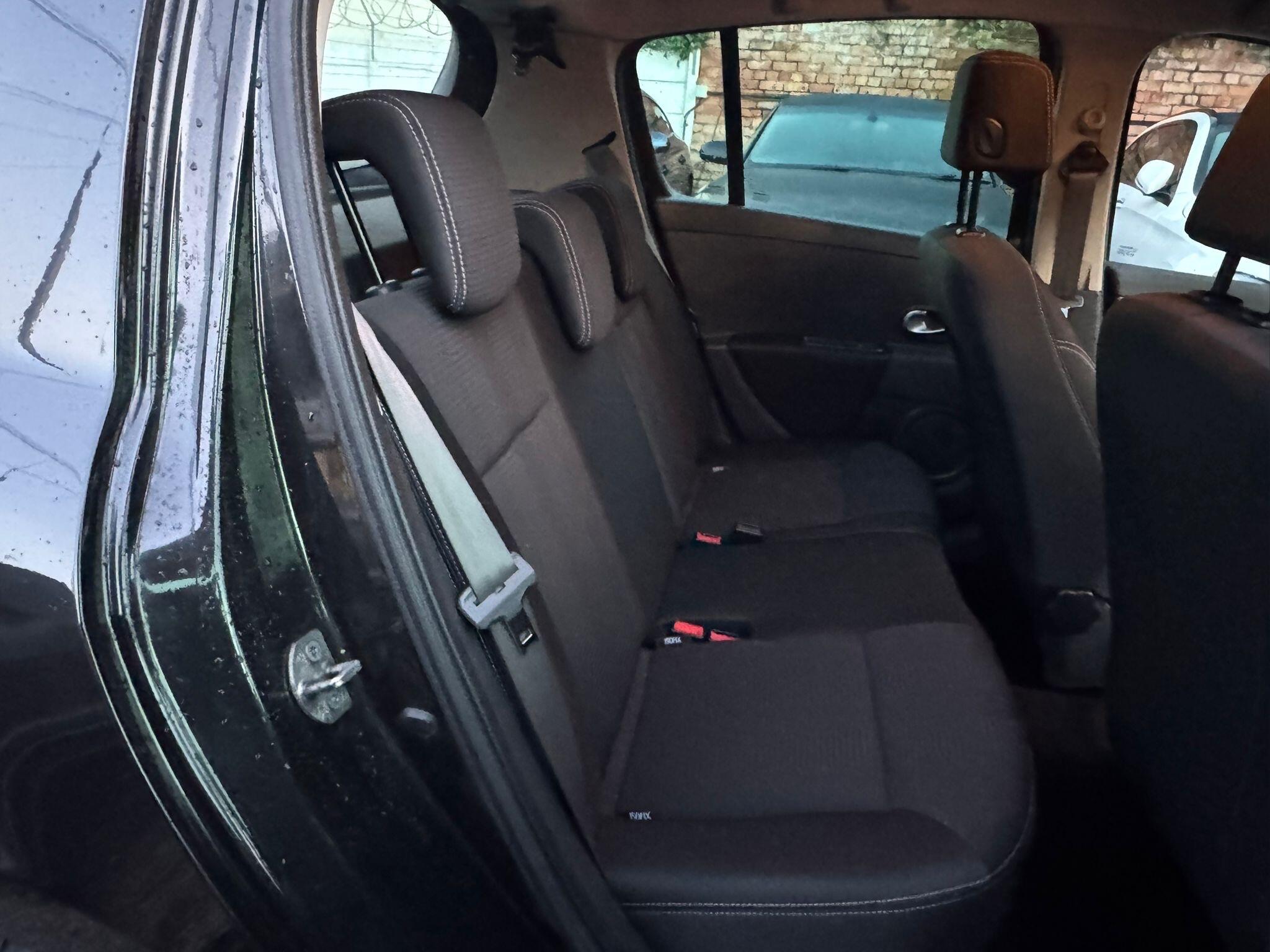 2010 Renault Clio image 13