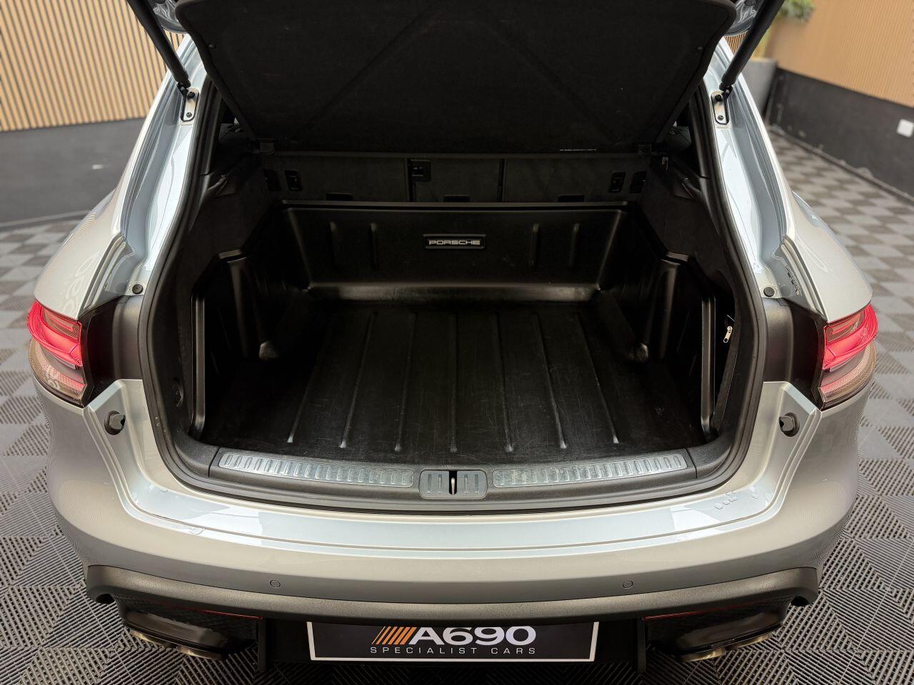 Porsche Macan view 13