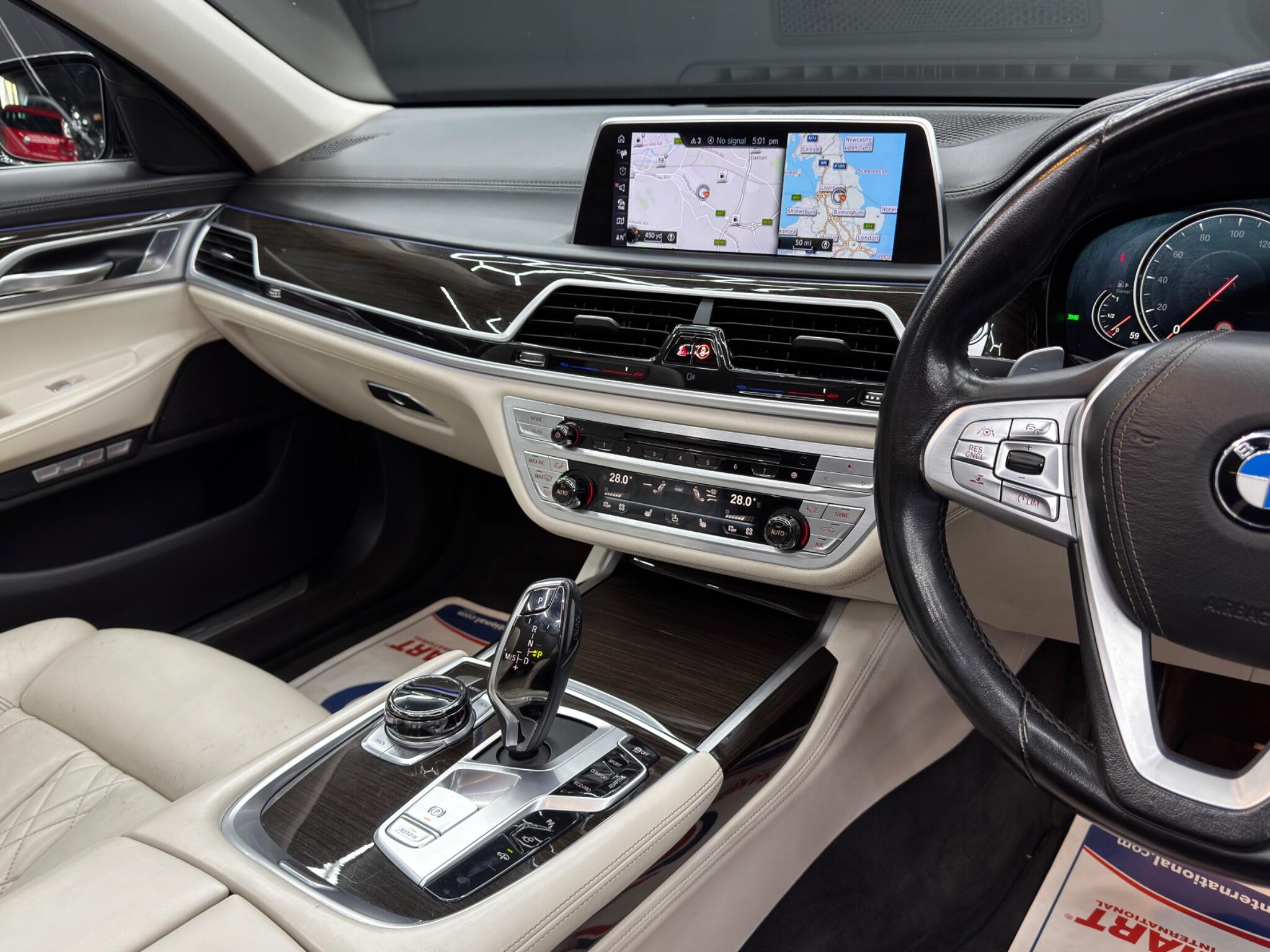 BMW 7 Series view 25